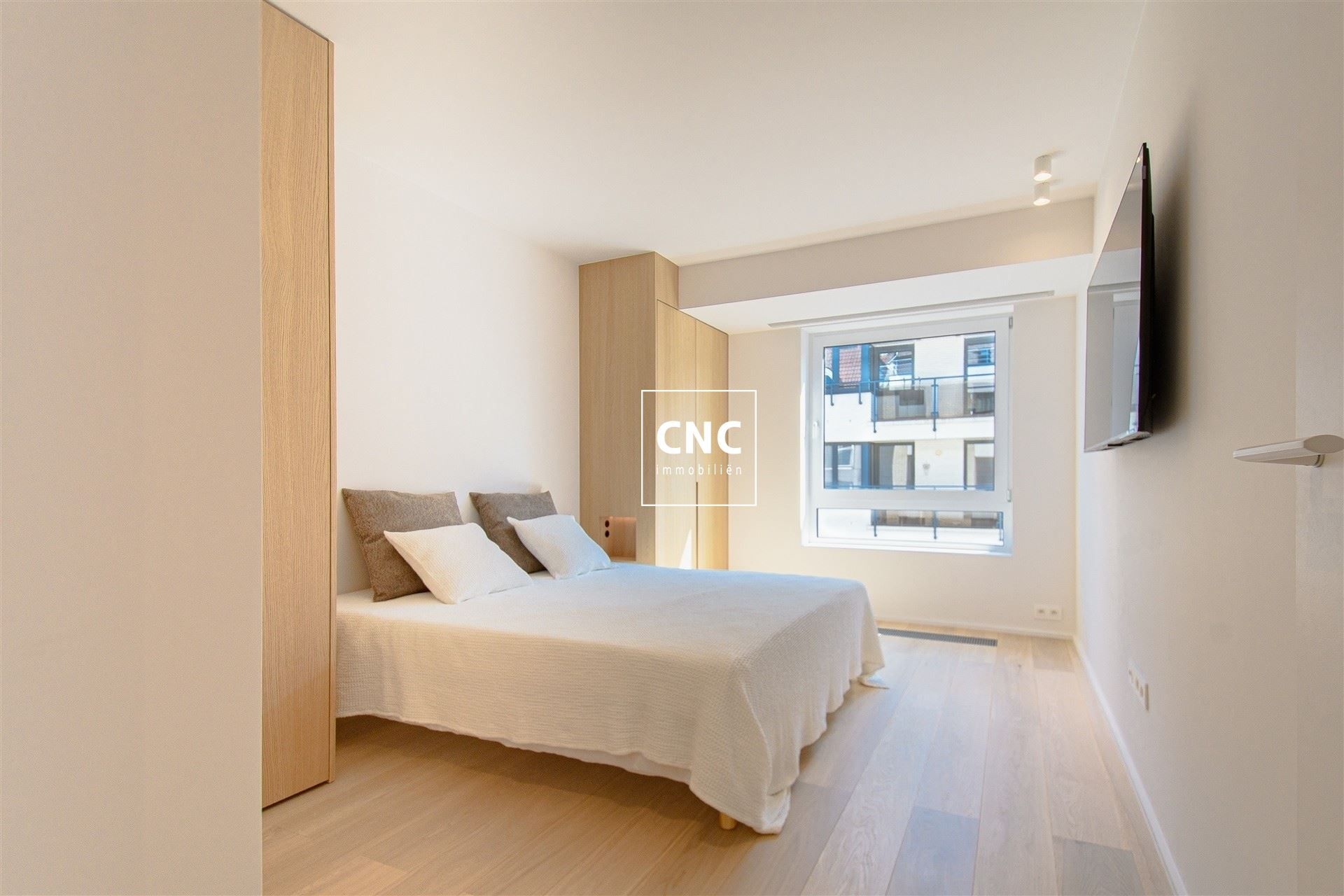 Stijlvol gerenoveerd en zonnig hoekappartement op topligging foto 13