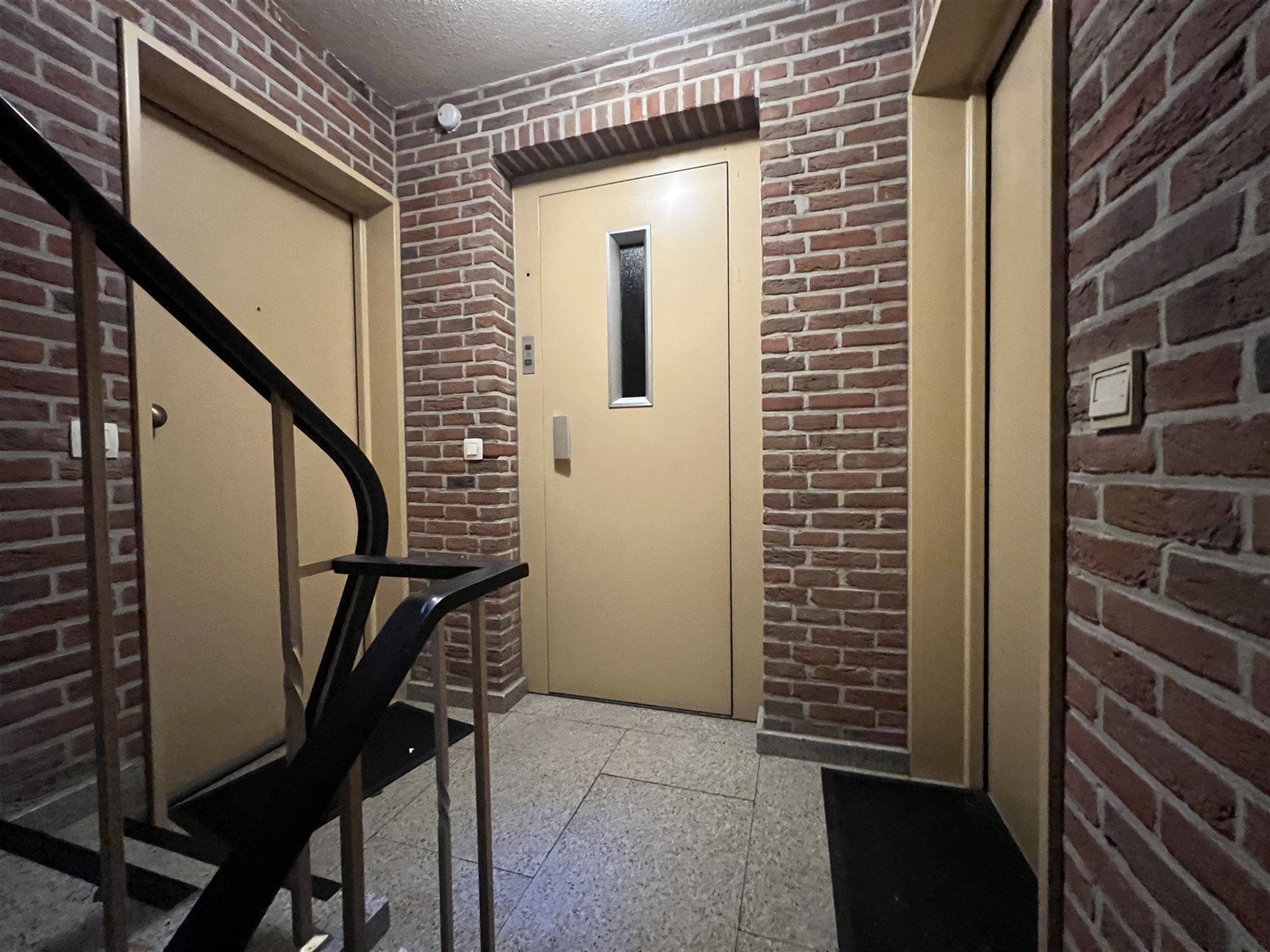 Ruim, comfortabel appartement met garage. foto 4