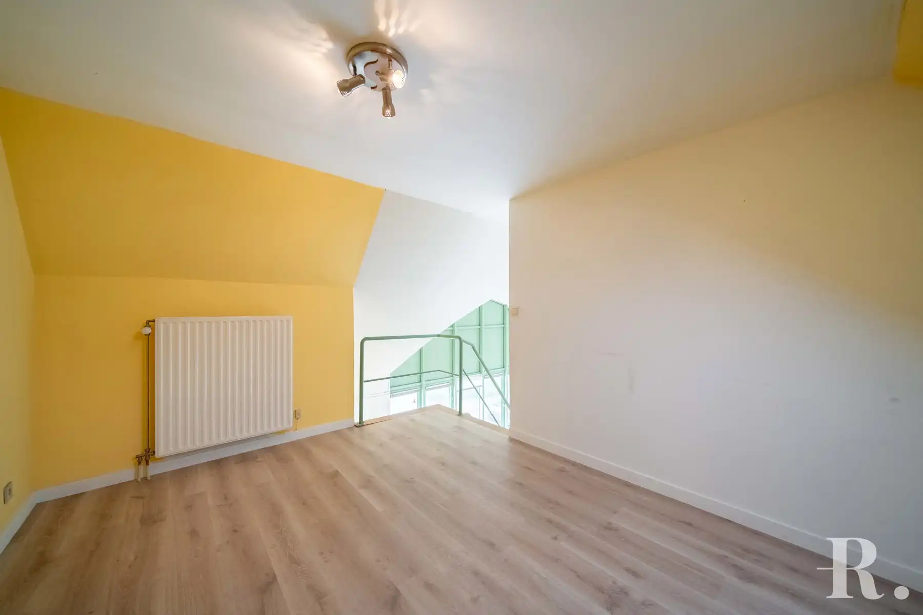 Ruim duplex dakappartement op goede locatie foto 5