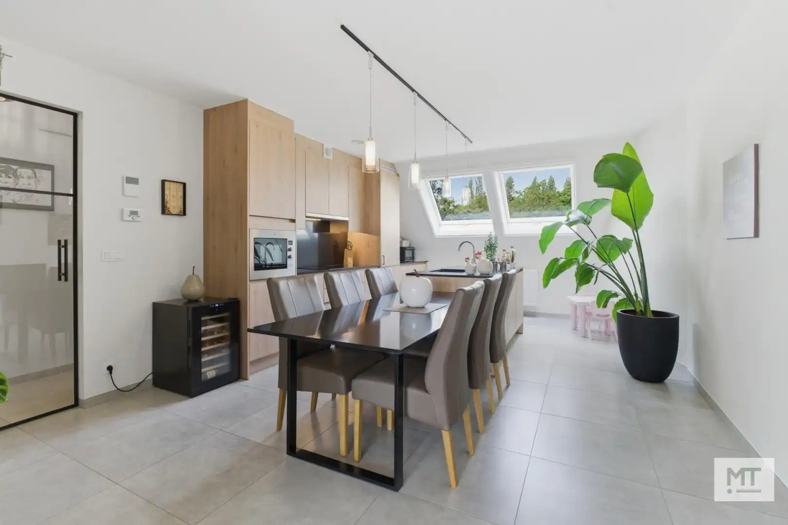 Modern, instapklaar appartement met 2 slpk en zonnig terras in centrum Zonnebeke foto 3