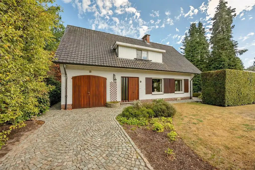 Klassieke te renoveren villa op een mooi hoekperceel in wijk "Hertebos" foto 25