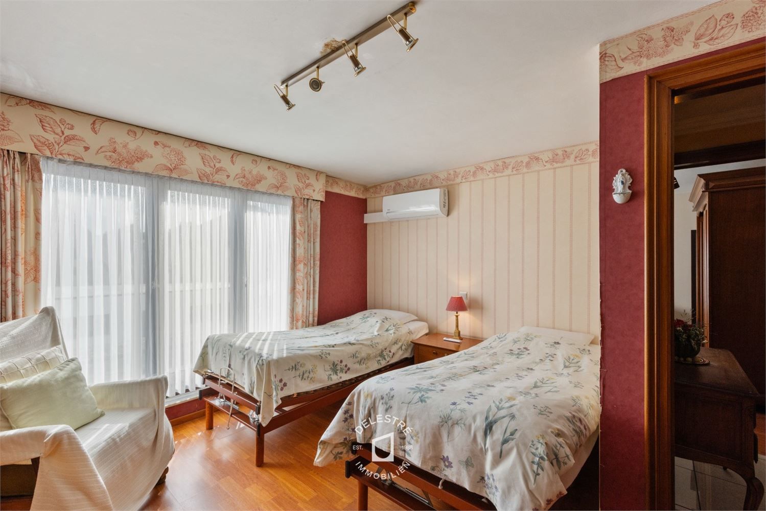 SOLIDE (HANDELS)WONING MET GARAGE BRUSSELBAAN foto 26