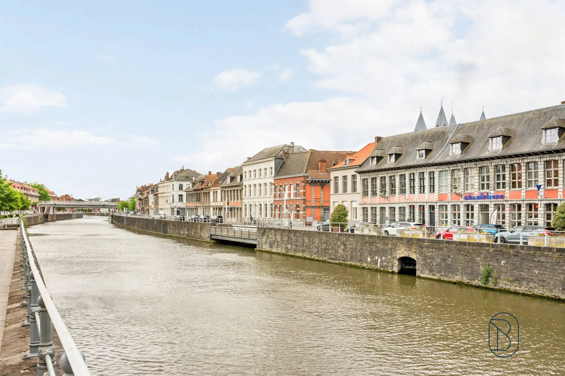 Topgelegen commerciele eigendom + woonst foto 3