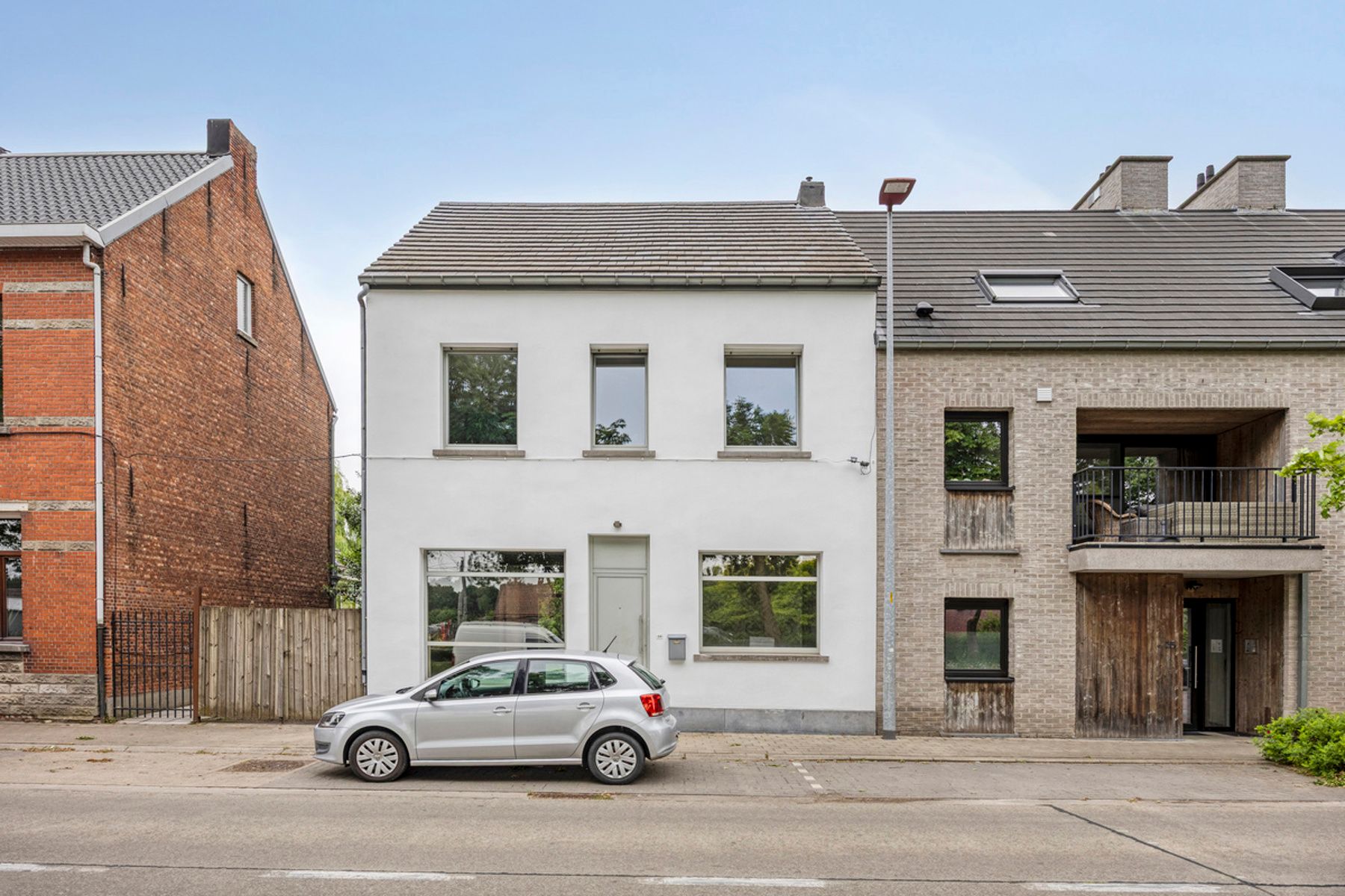 Ruim renovatieproject (226m²) met tuin aan kanaal foto 5