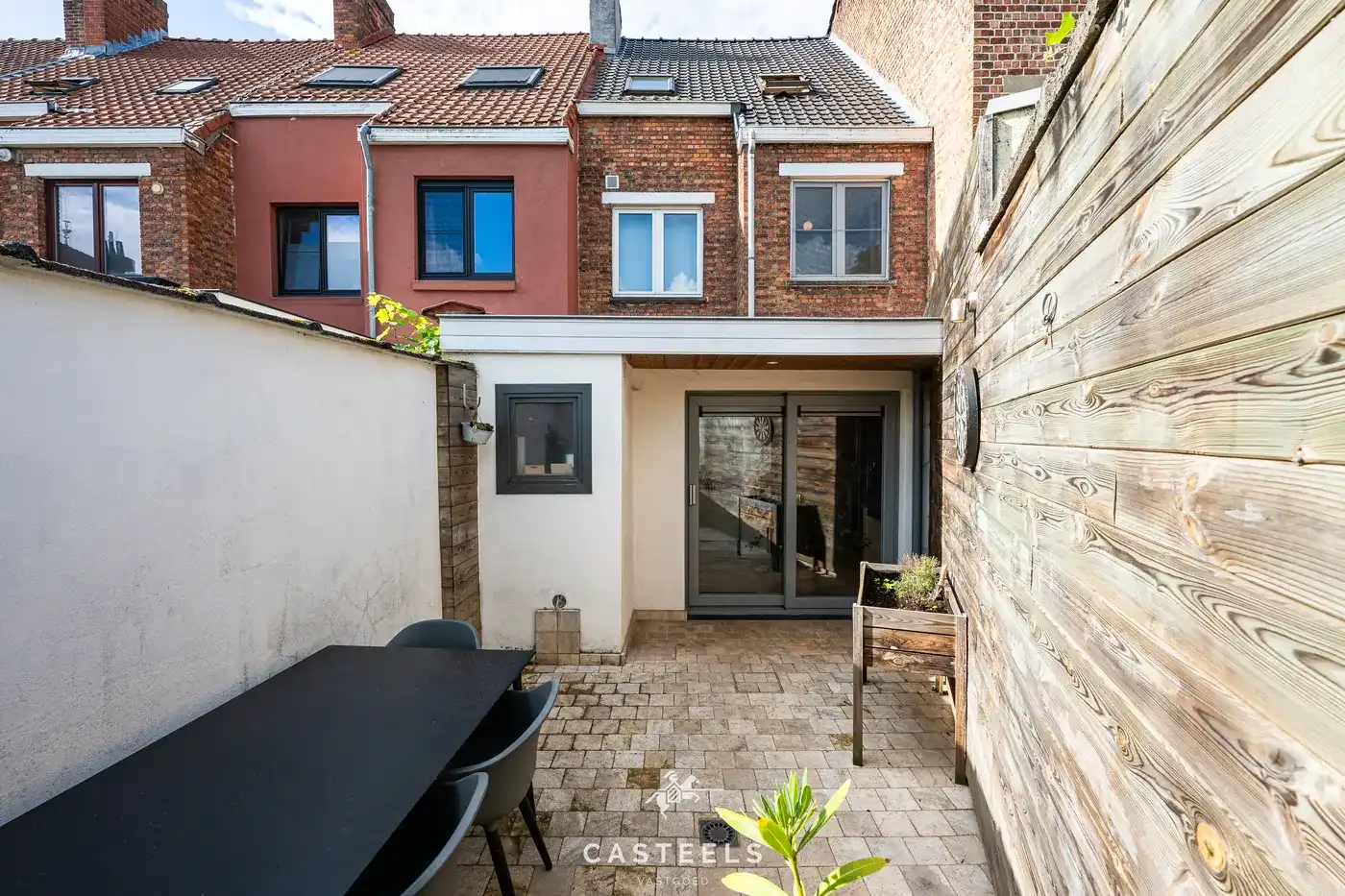 Karaktervolle starterswoning met tuin in Gentbrugge foto 24