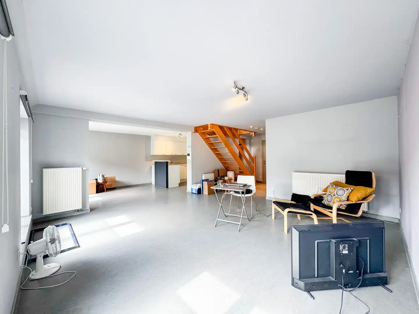Zeer ruim duplexappartement met 2 slaapkamers en grote zolder foto 7