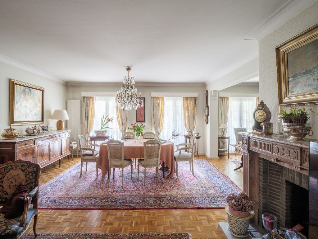 Ruim en stijlvol 4 slpk-appartement (bew.opp. 274 m2) met terras, gelegen op de eerste verdieping van de standingvolle residentie ‘Trianon’ op slechts 10 minuten van 'Centrum Gent'. foto 5