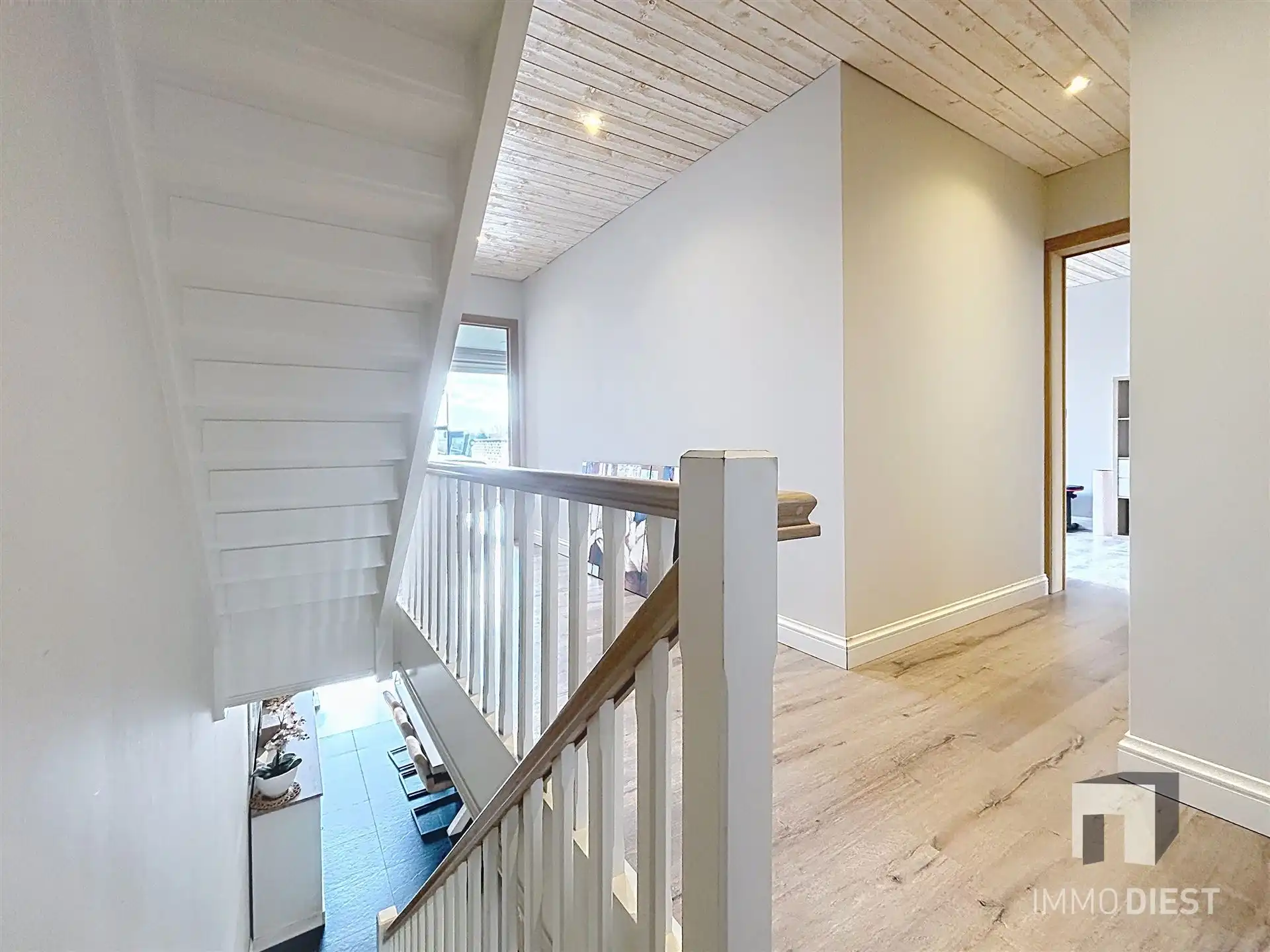 Charmante, instapklare gezinswoning met 3 ruime slaapkamers op 8a 52ca. foto 15