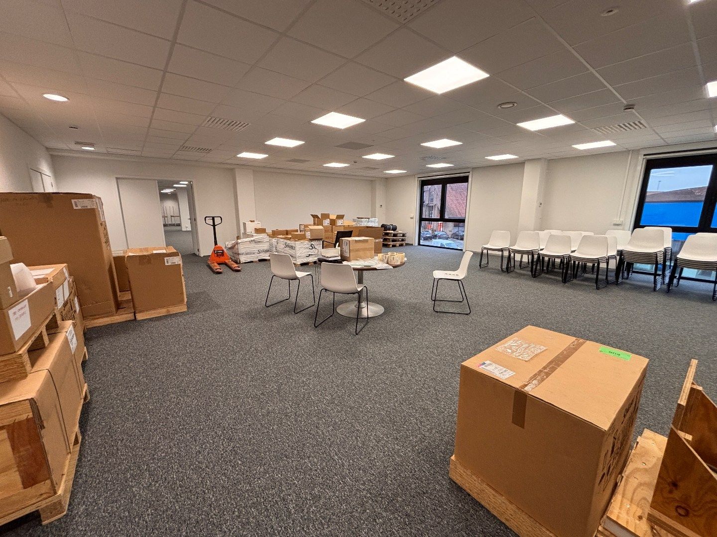 Commercieel kantoor te huur (360 m²) in het bruisende Kortrijk: de ideale locatie voor jouw bedrijf! foto 5