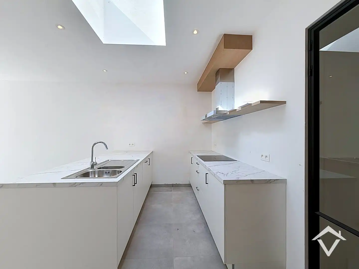 Centraal gelegen nieuwbouwwoning met 3 slaapkamers, tuin en overdekte autostaanplaats foto 11
