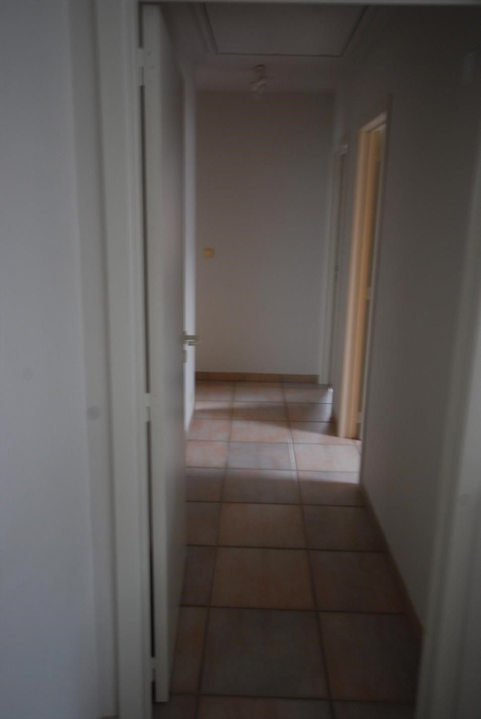 RUIM APPARTEMENT MET ONDERGRONDSE AUTOSTAANPLAATS foto 8