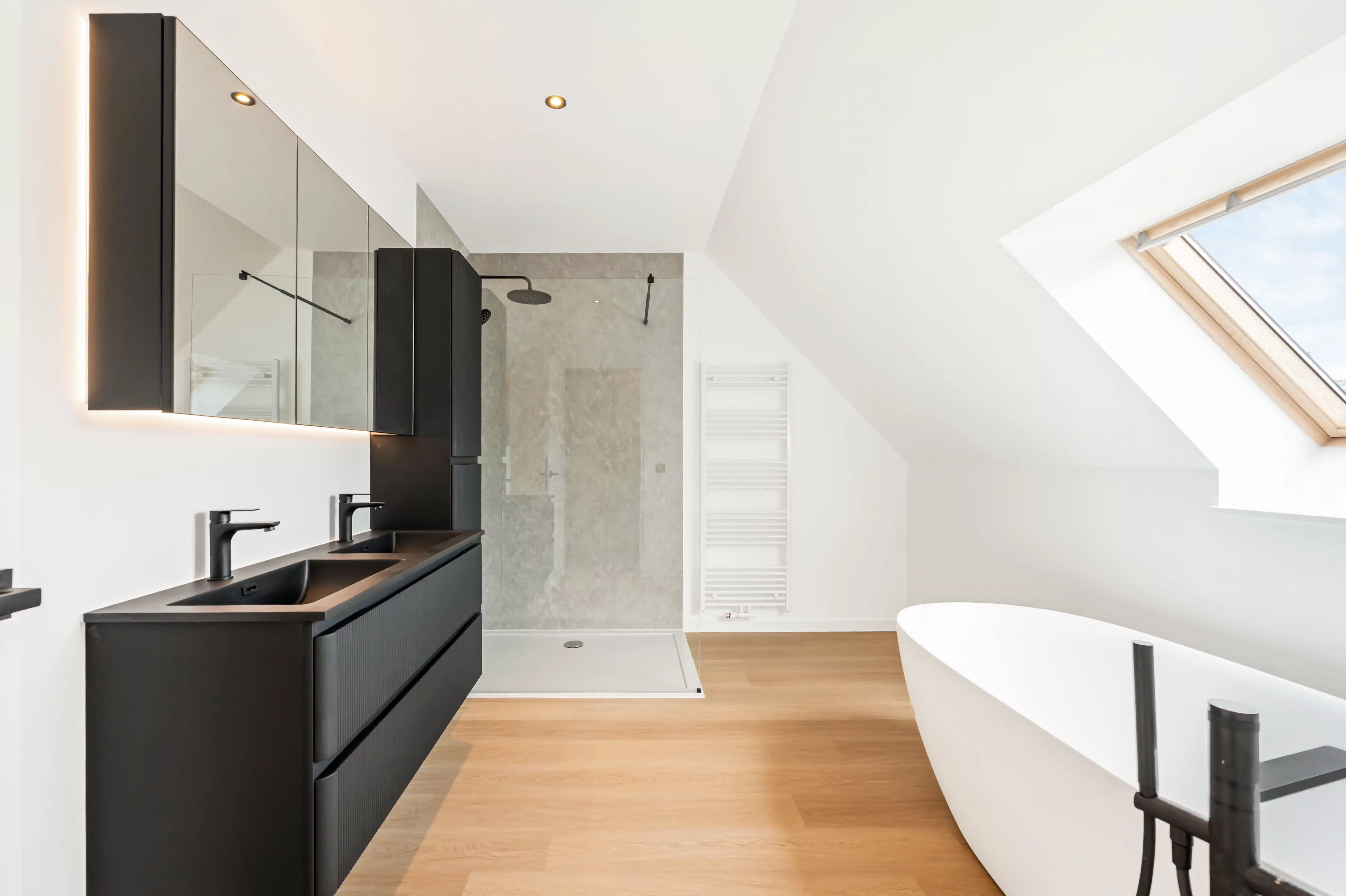 Instapklare woning met 4 slaapkamers en 2 badkamers ! foto 30