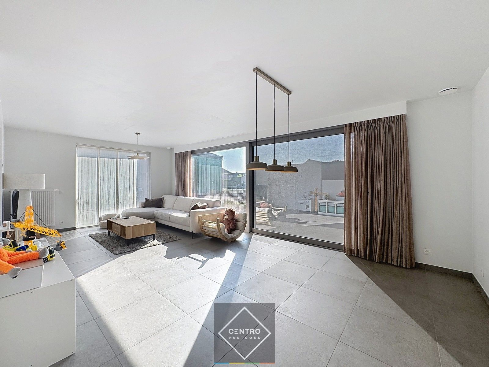 MOOI afgewerkte nieuwbouwwoning met alle COMFORT! foto 2