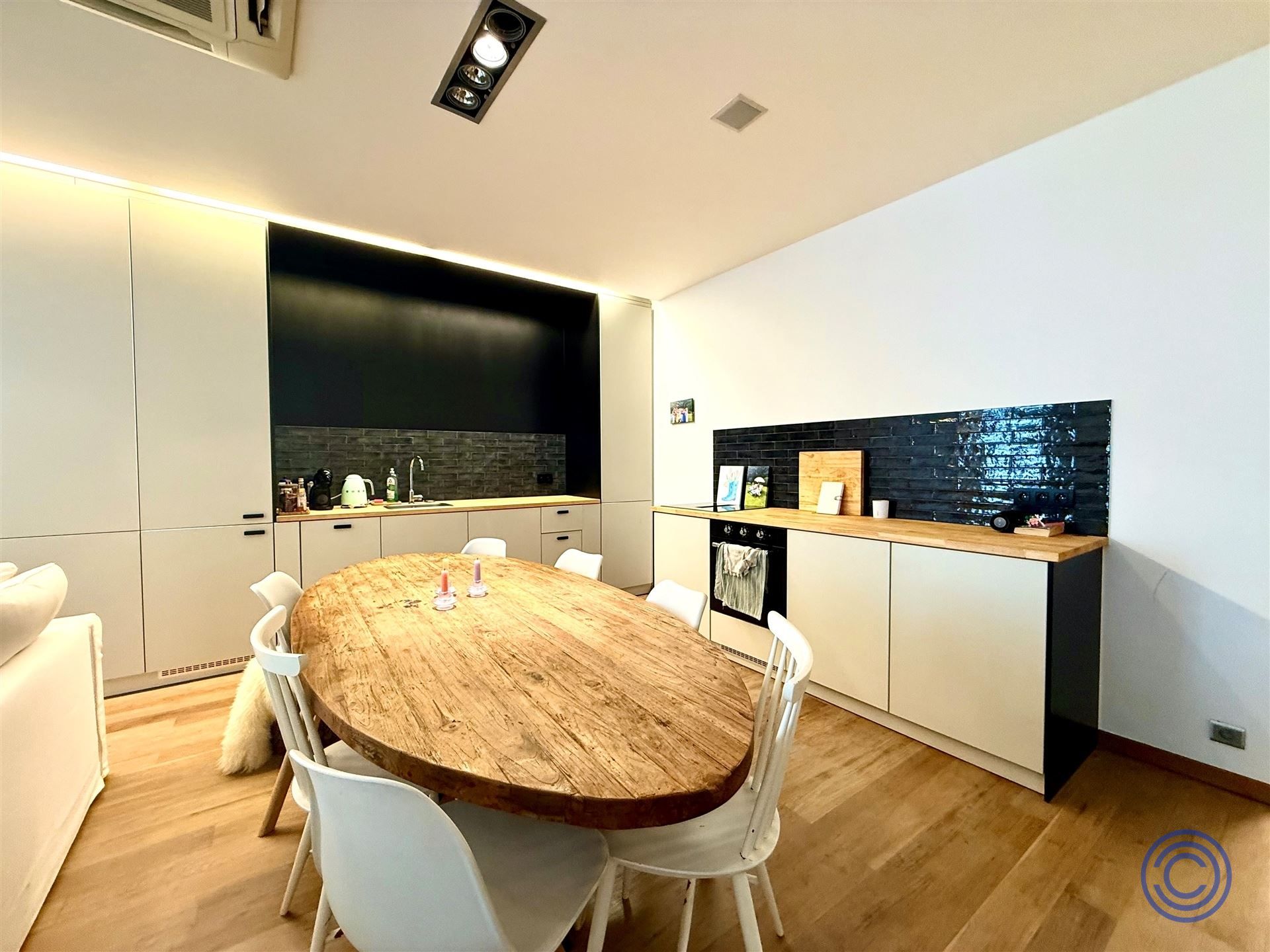 Stijlvol appartement met 2 slaapkamers en gezellig terras – hartje Antwerpen! foto 6