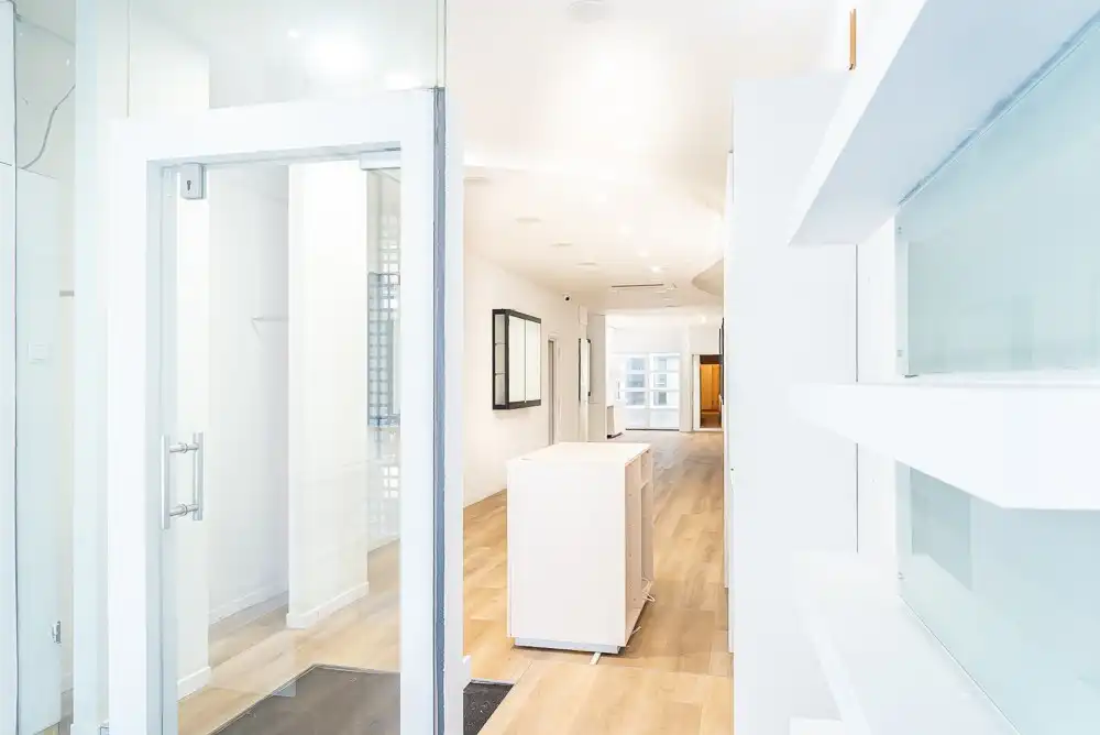 Veelzijdig handelspand op toplocatie in het centrum van Lanaken foto 3