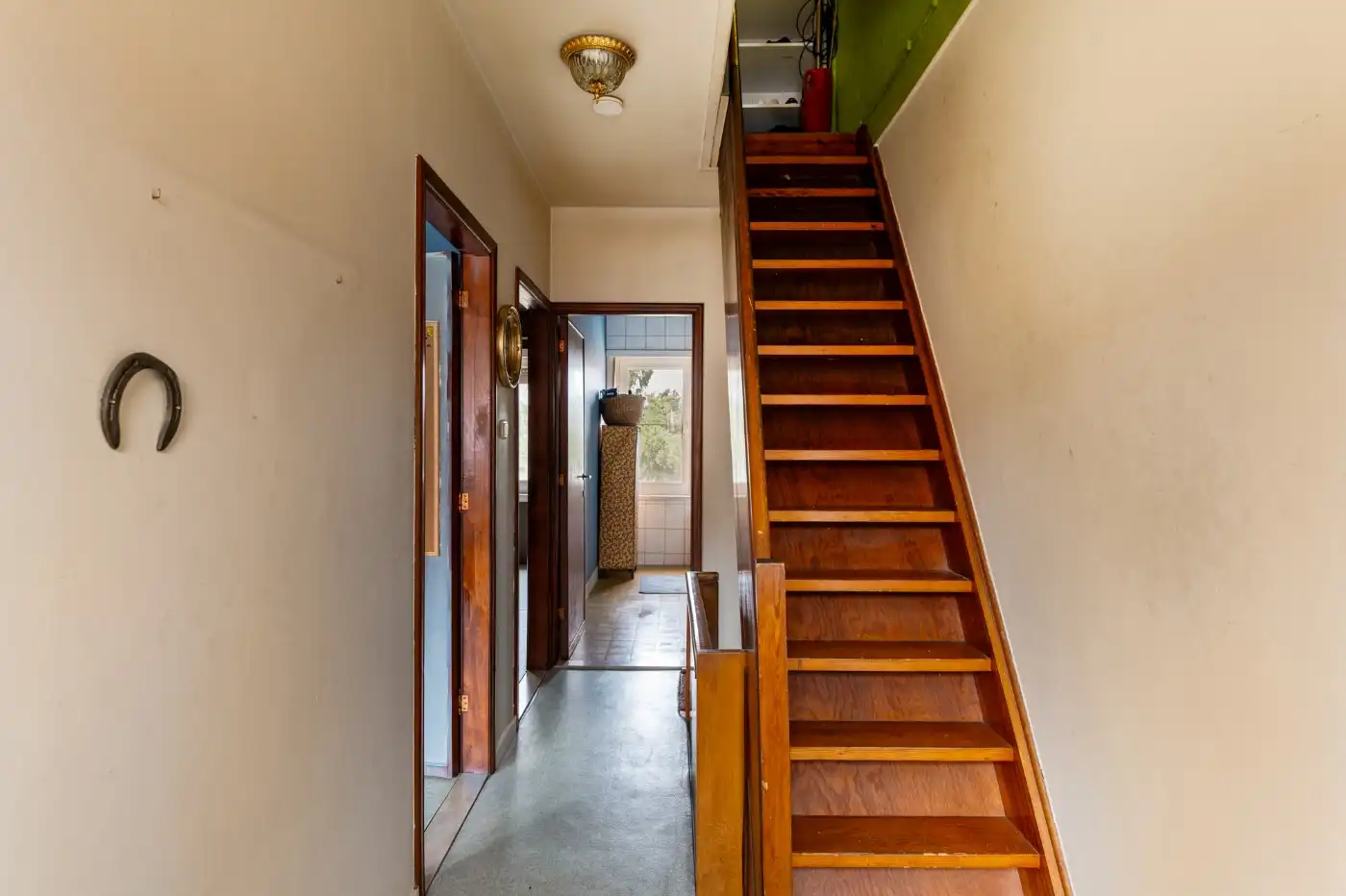 Op te frissen, grote woning met 3 à 4 slpk. en tof west-tuintje foto 16