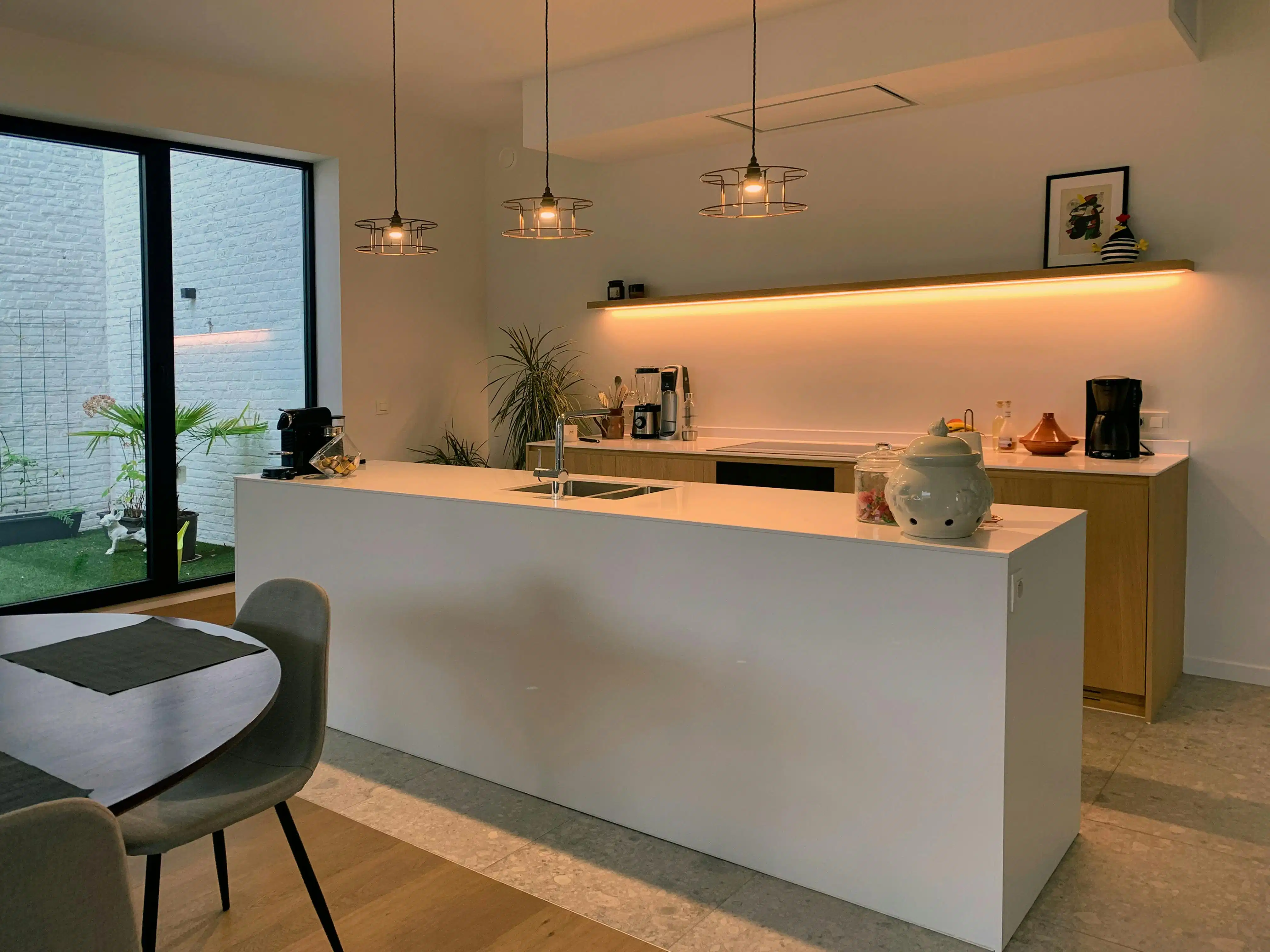 Prachtig gerenoveerde appartement te koop met uitweg  foto 3