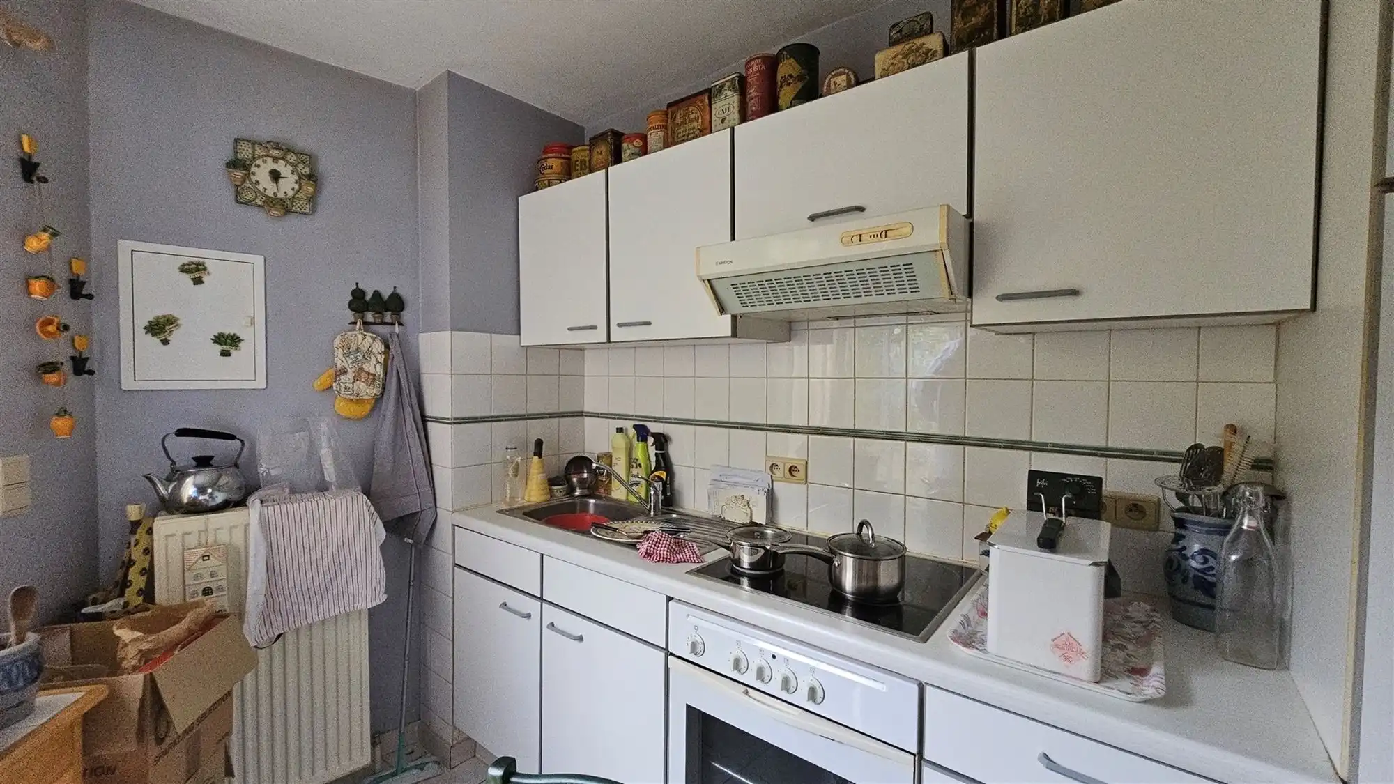 Appartementsgebouw met twee eenheden en huisje foto 5