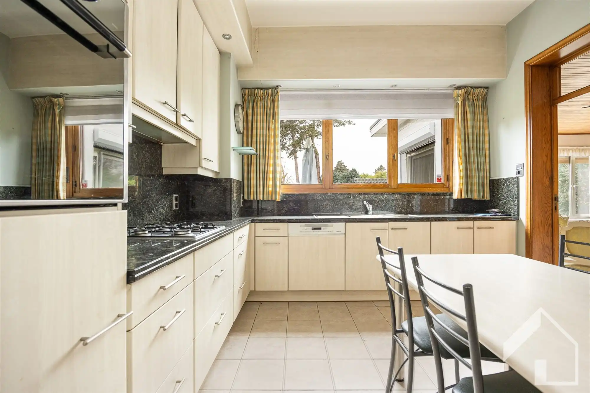 Te renoveren, karaktervolle villa in het centrum van Pulle foto 8