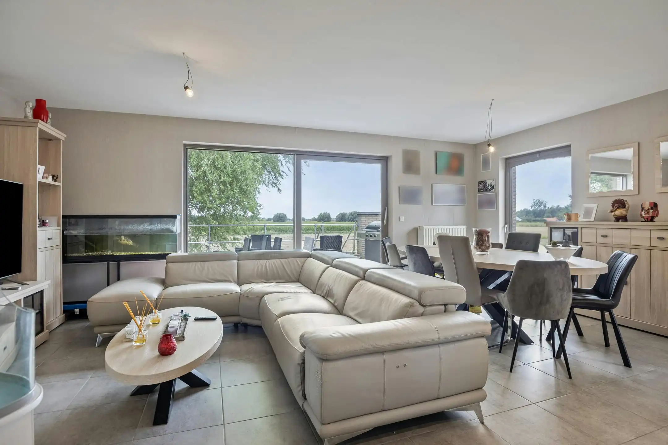 alfopen bebouwing met 3 slaapkamers op een ruim perceel in Gits! foto 2