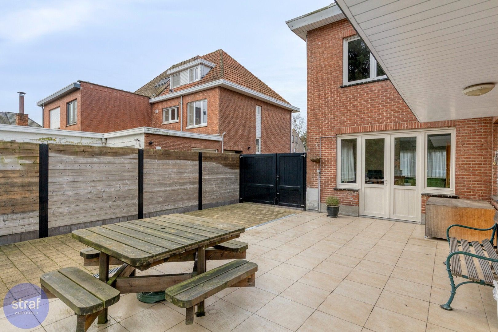 Groot wonen met 6 slaapkamers en een tuin in bruisend Kapellen foto 9