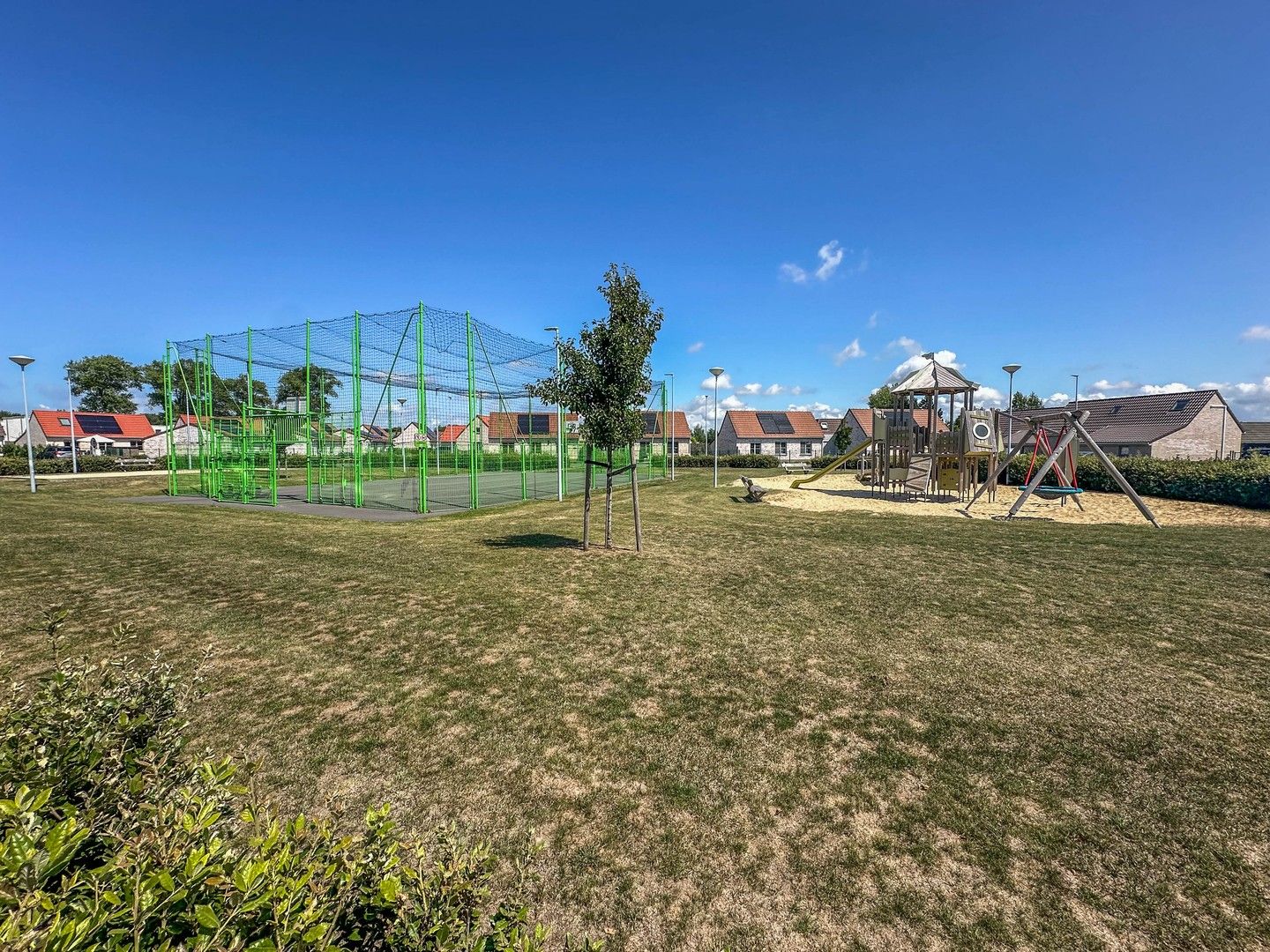 Volledig gerenoveerde vakantiewoning met zonnig terras, tuin en parking. foto 18