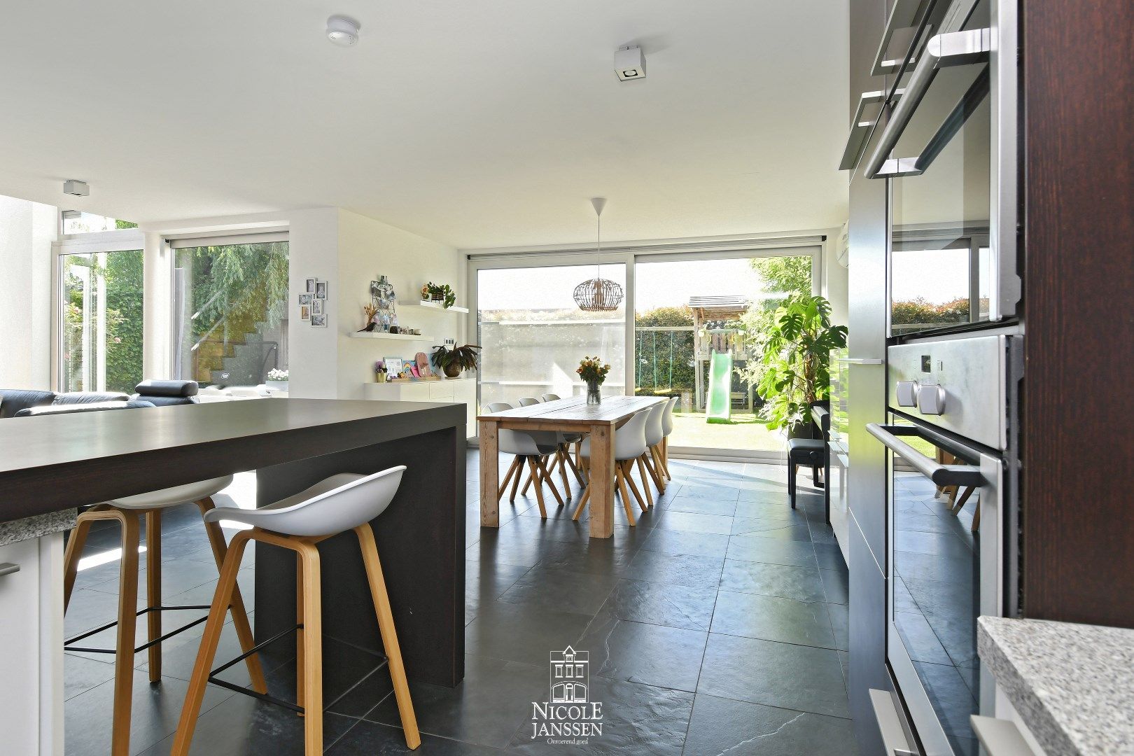 Halfvrijstaande gezinswoning met vrijstaande garage foto 10