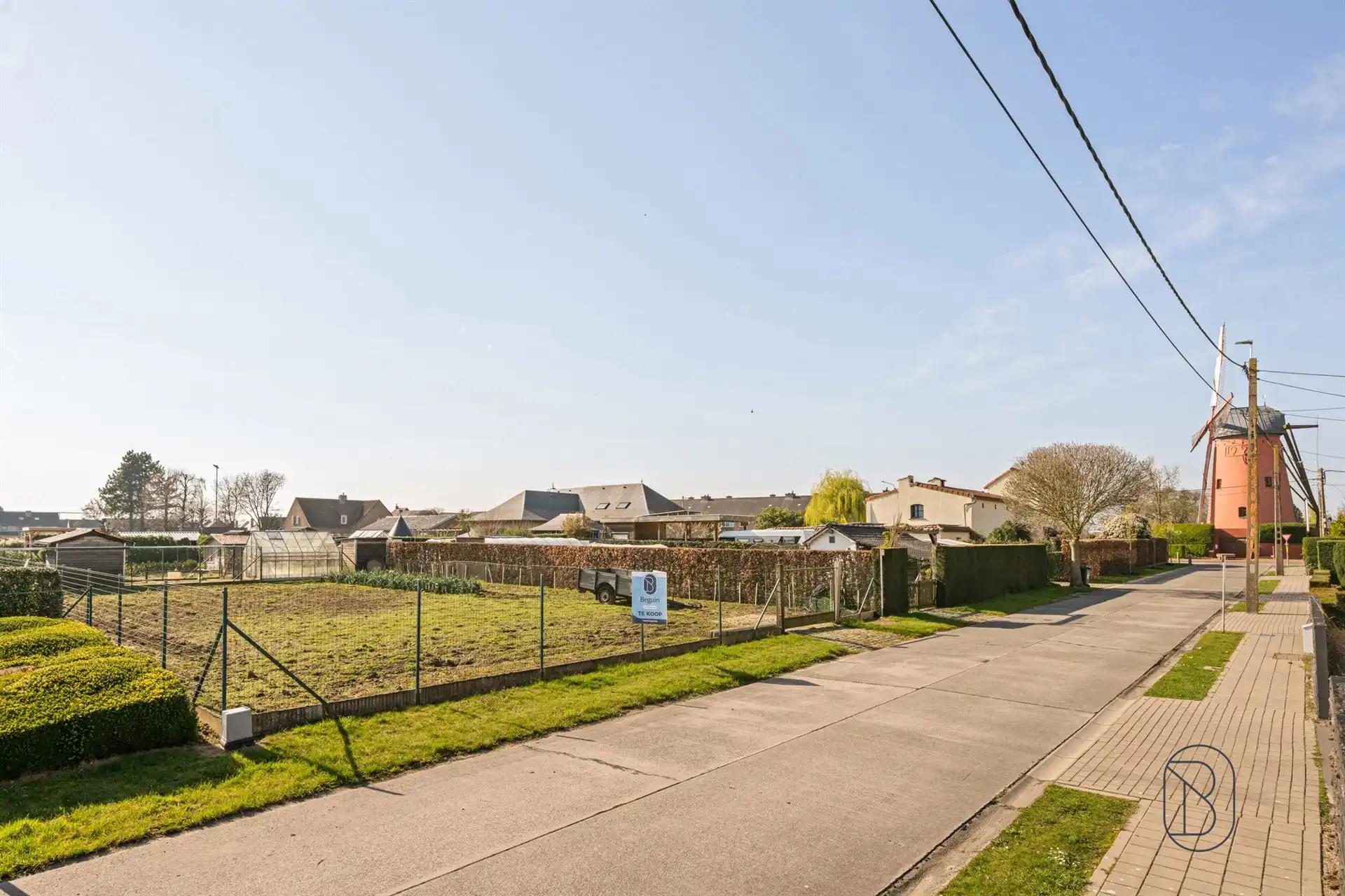 Bouwgrond 756m² voor villa, in Outrijve foto {{pictureIndex}}