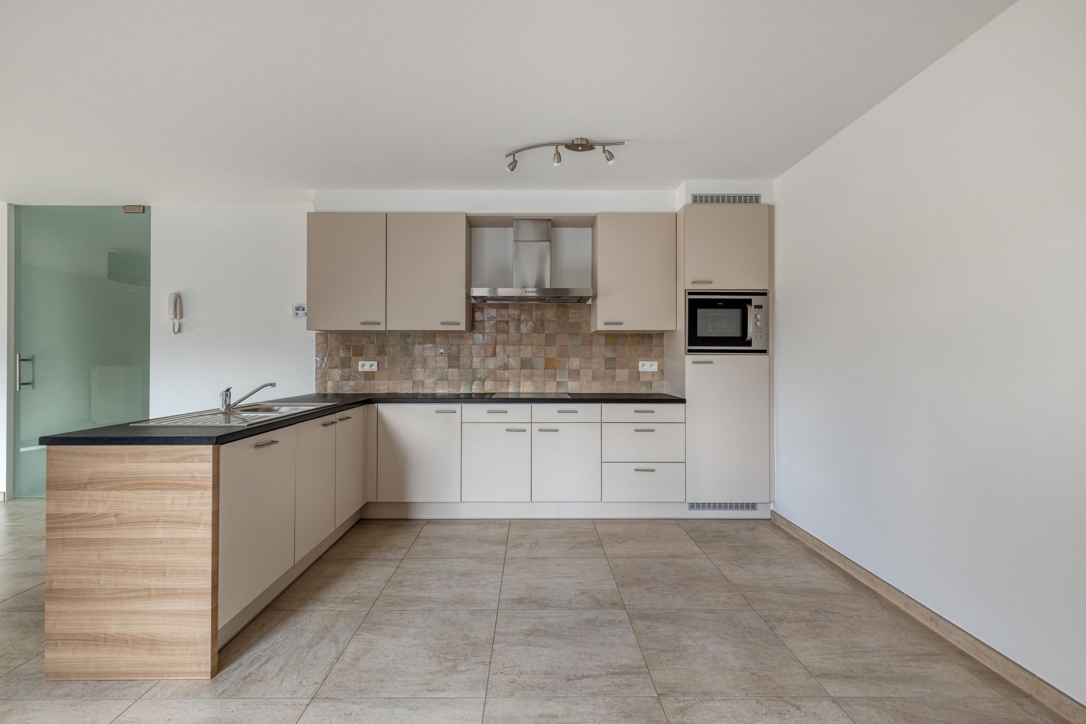 Licht en gezellig 2-slaapkamerapp in Klein-Willebroek foto 4