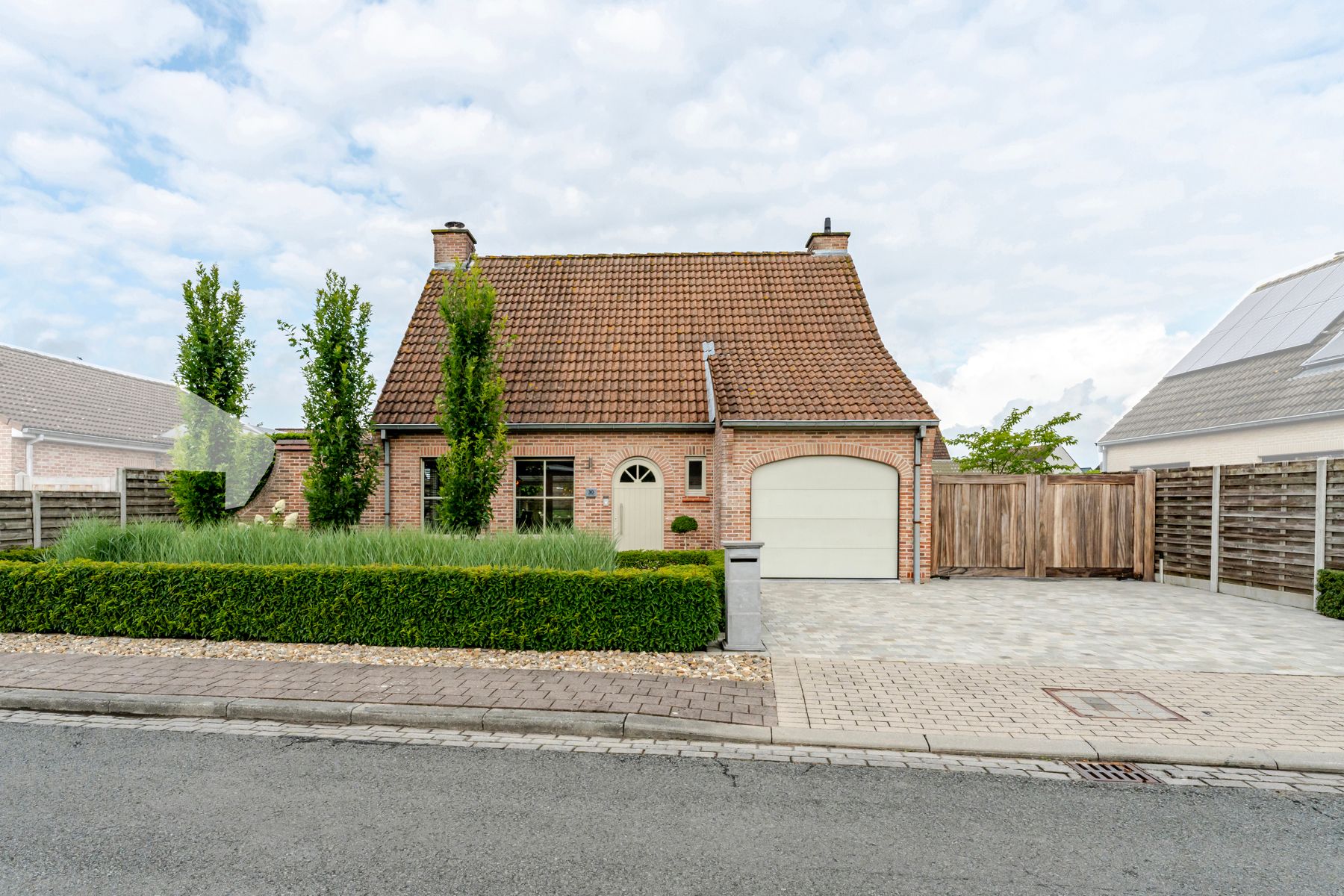 Instapklare villa in rustige straat foto {{pictureIndex}}