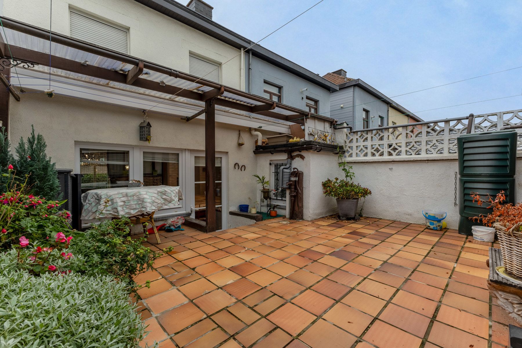 Goed gelegen woning met 3 slaapkamers foto 4