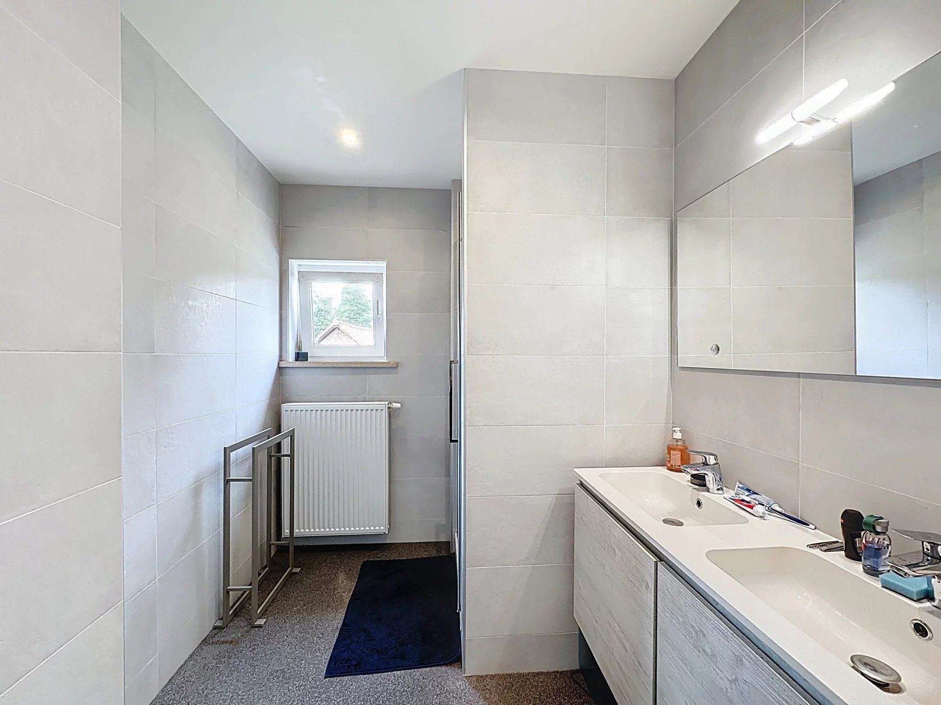 Ruim modern appartement met 3 slaapkamers garage en staanplaats nabij het centrum foto 14