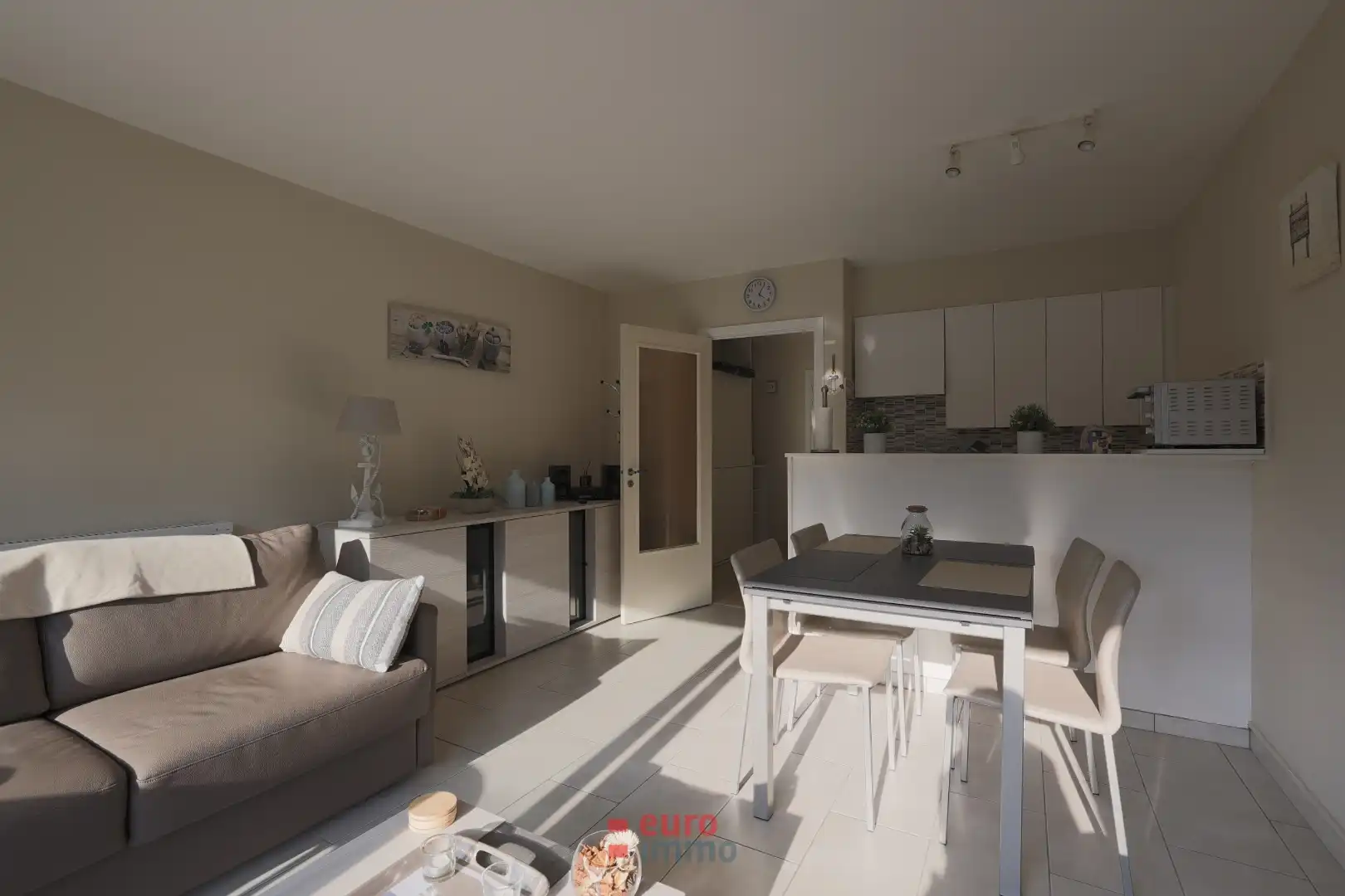 Topstudio met slaaphoek in de inkomhal! foto 3