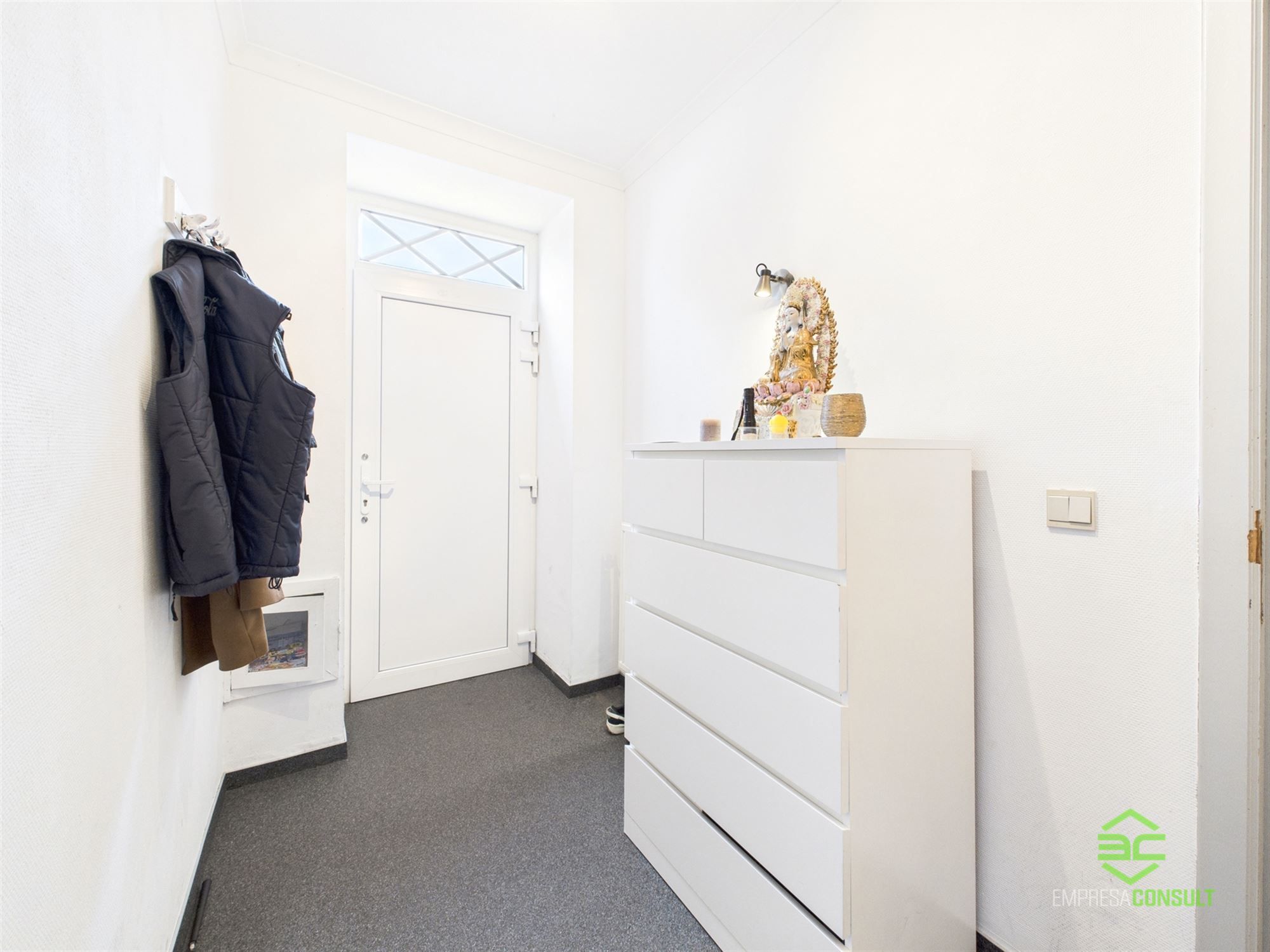 Ruime gezinswoning met 3/4 slpk en praktijkruimte! foto 3