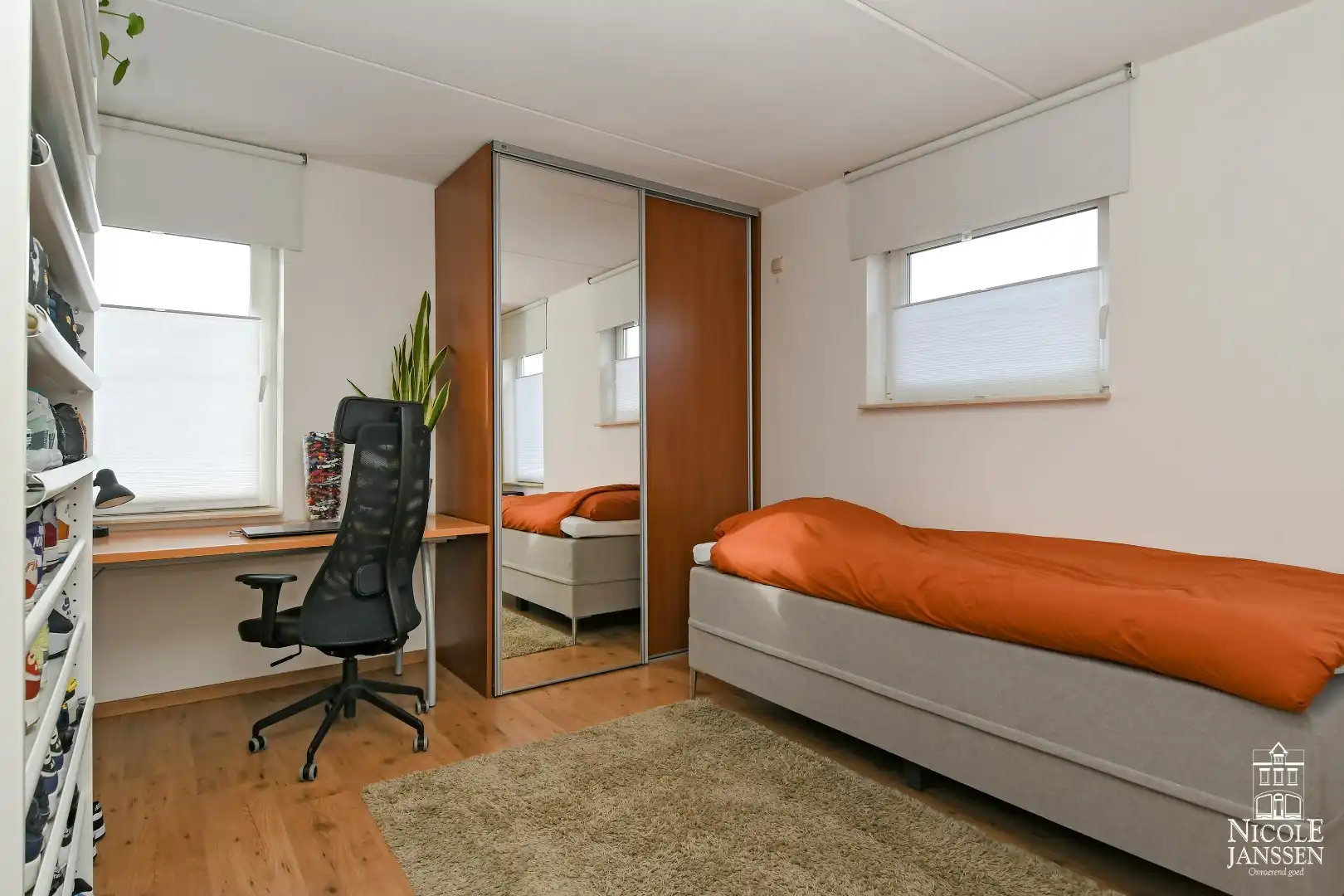 Instapklaar en ruim ingedeeld woonhuis met tuin foto 18