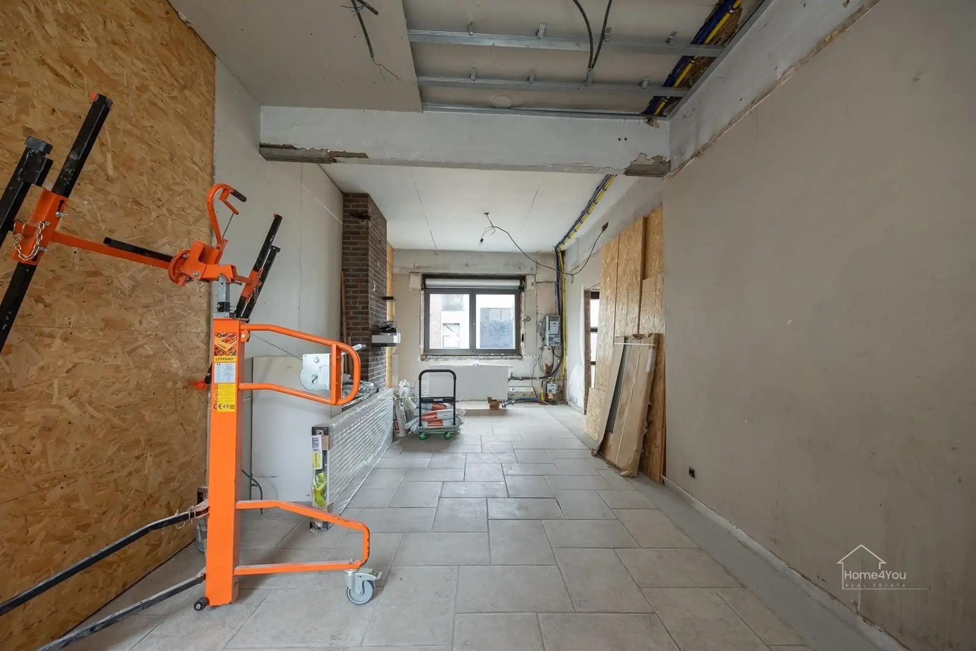 Te Renoveren Rijwoning - 2/3 slaapkamers + zolder foto 4