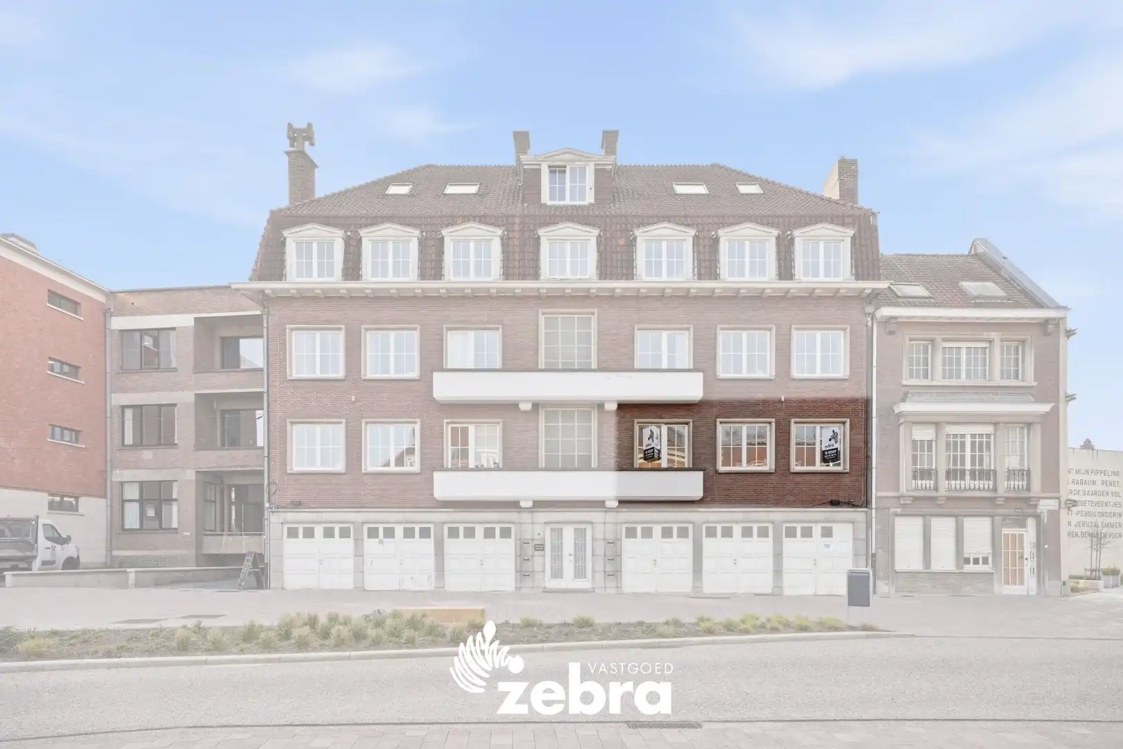 Te renoveren appartement op centrale ligging in Kortrijk! foto 2