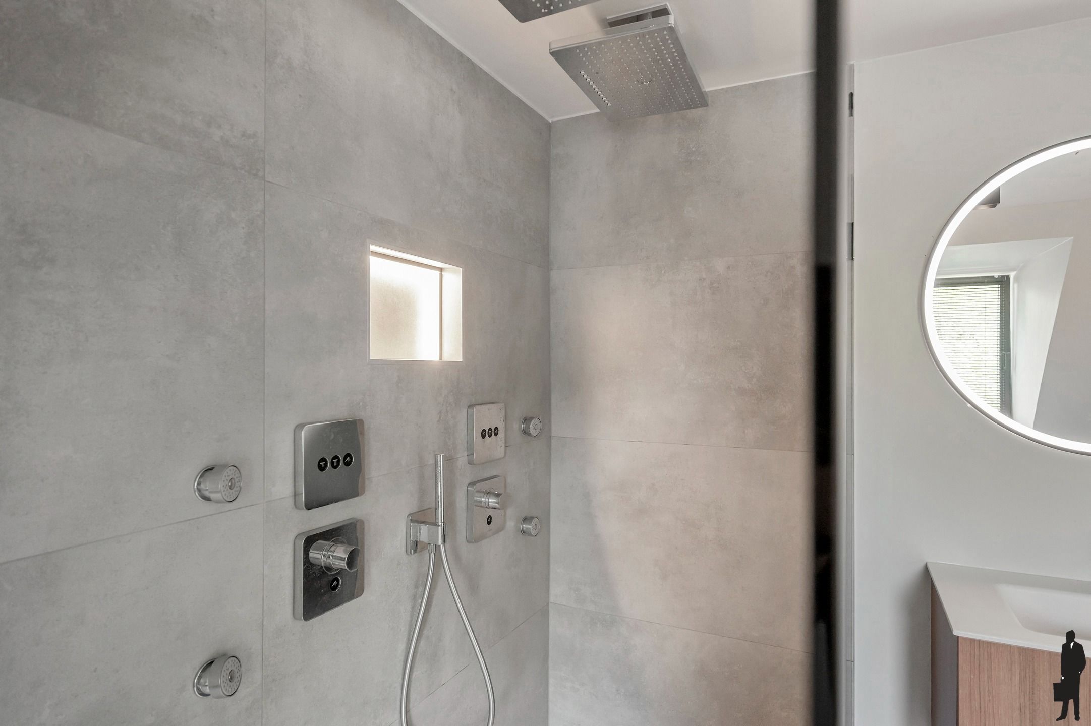 Gerenoveerde villa op 1.900 m² nabij de Nederlandse grens foto 25