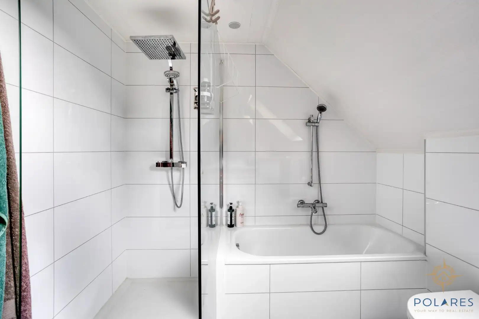 Goed gelegen taverne met woonst en grote parking foto 27