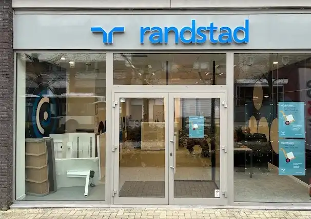 MODERN COMMERCIEEL GELIJKVLOERS MET GEBRUIK GROTE PARKING foto 2