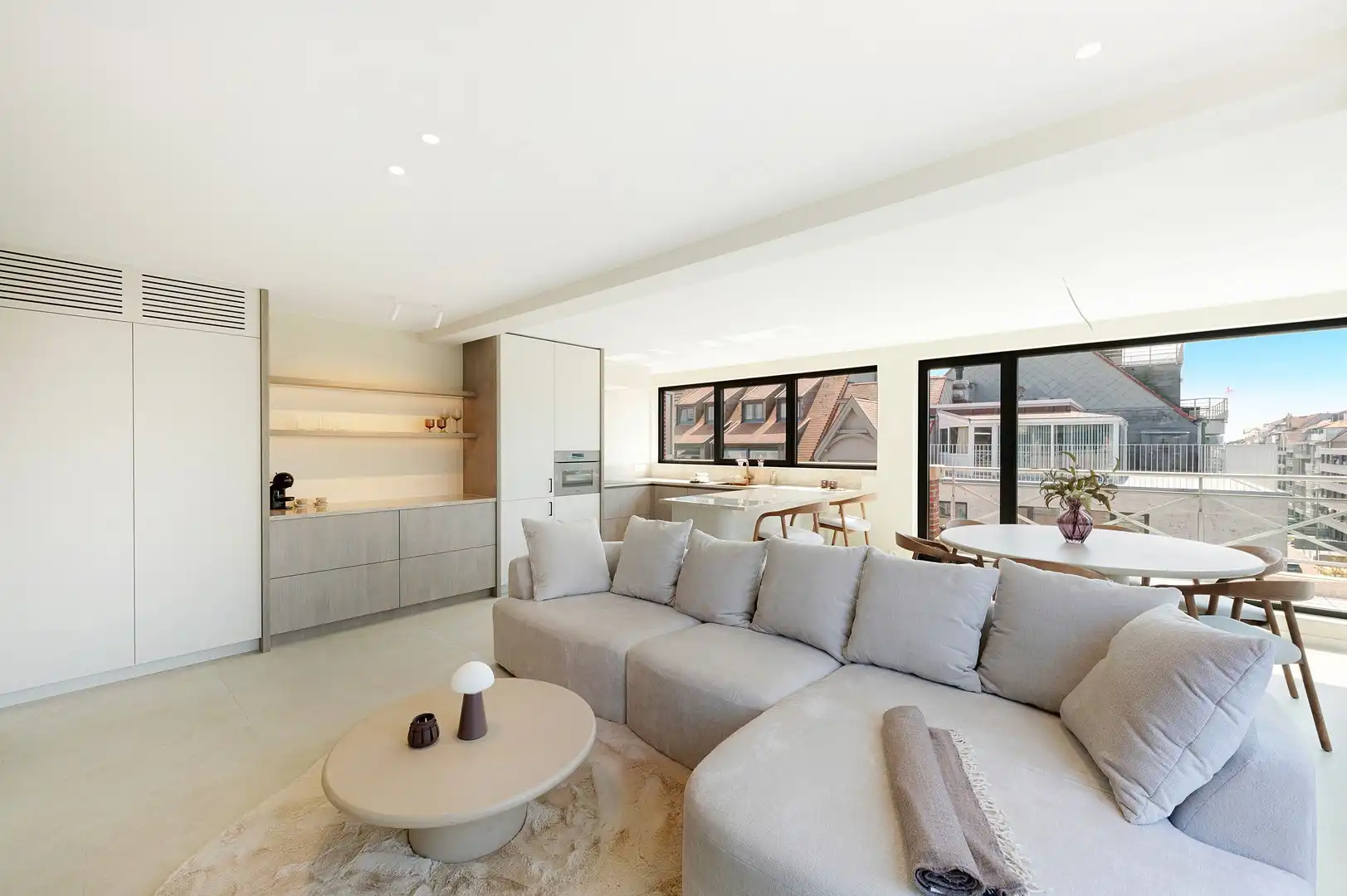 Prachtig gerenoveerd duplex hoekappartement nabij de Lippenslaan. foto 11