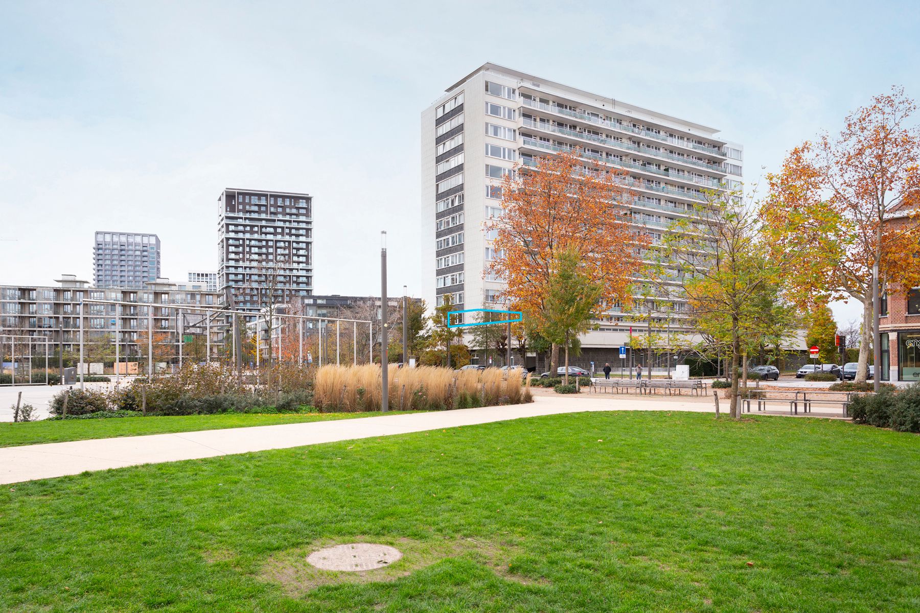 Volledig gerenoveerd gemeubeld appartement met terras aan het Zuidpark foto 2
