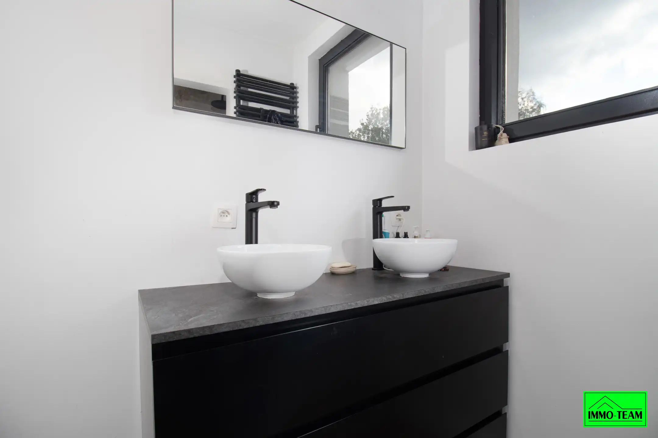 Volledig gerenoveerde instapklare woning nabij centrum Aalst foto 10