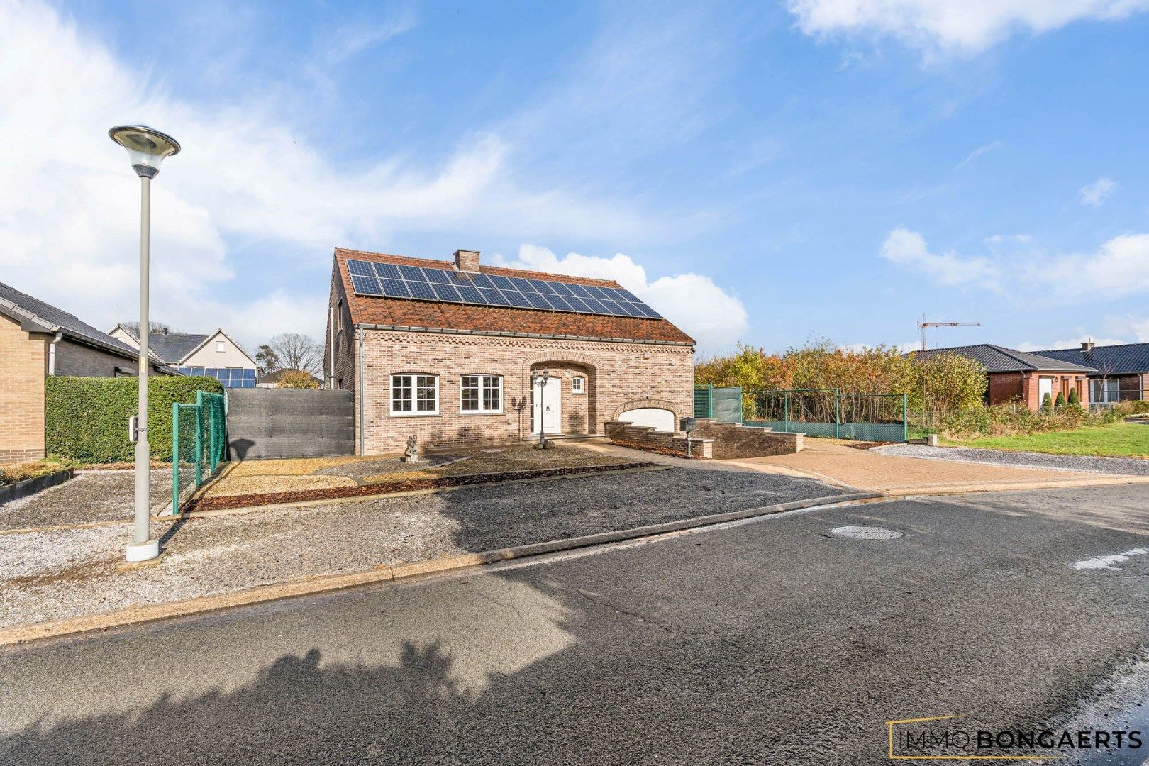 Instapklare woning met 4 slaapkamers en zwembad foto 34