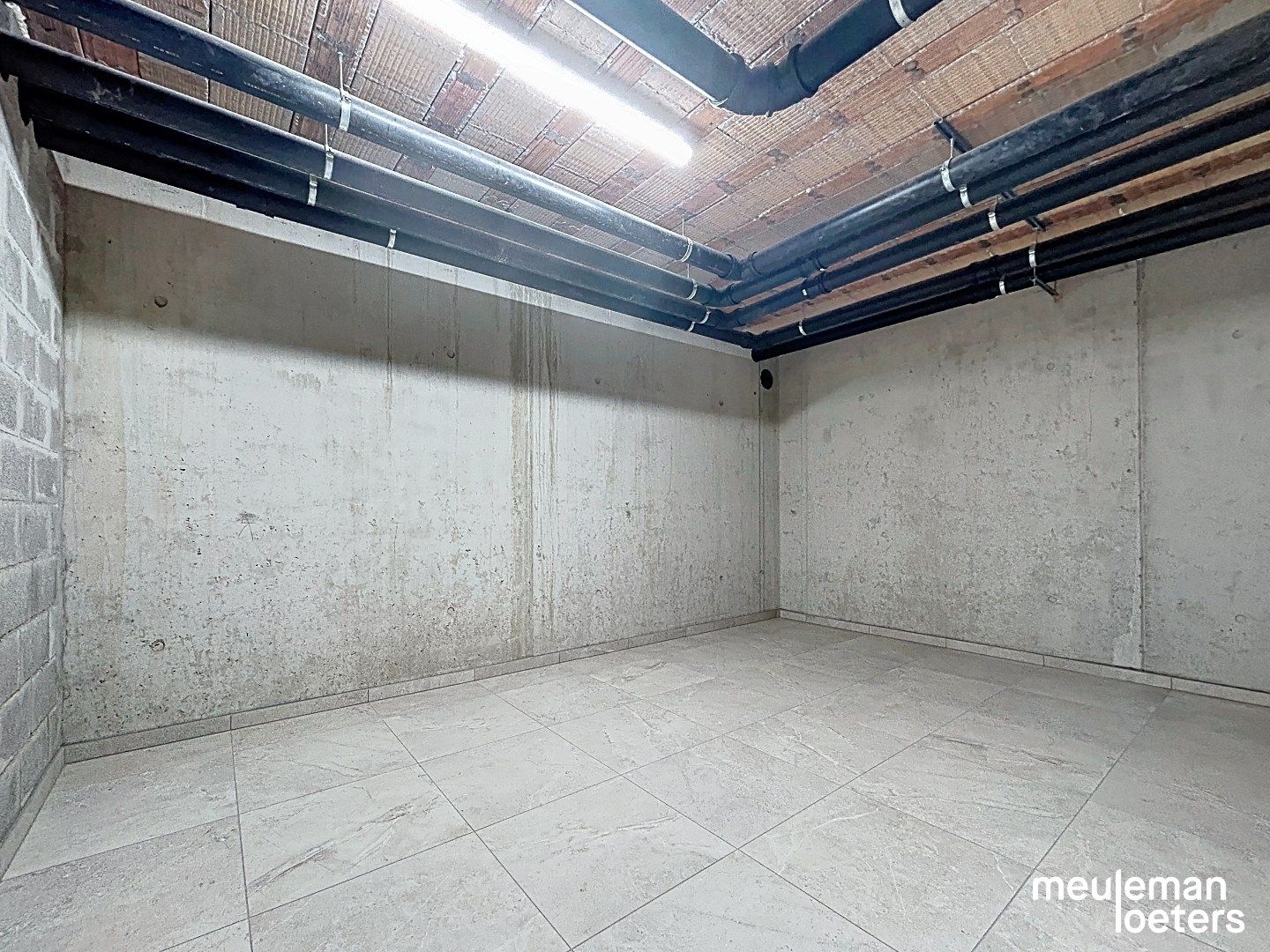 Lichtrijk nieuwbouwappartement met garage foto 12