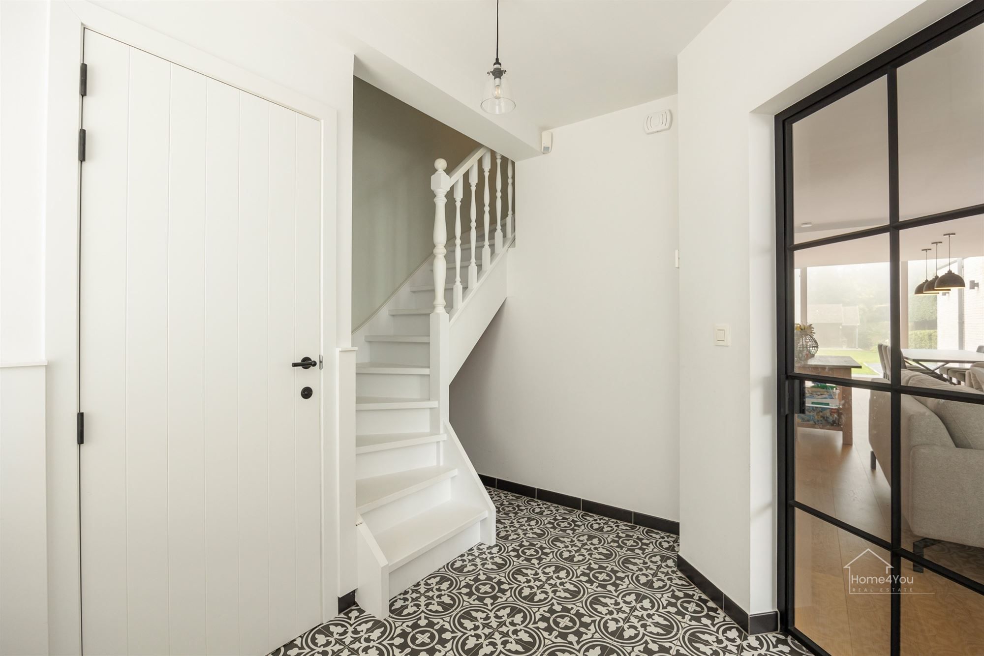 Instapklare gezinswoning met 4 slaapkamers en tuin foto 15