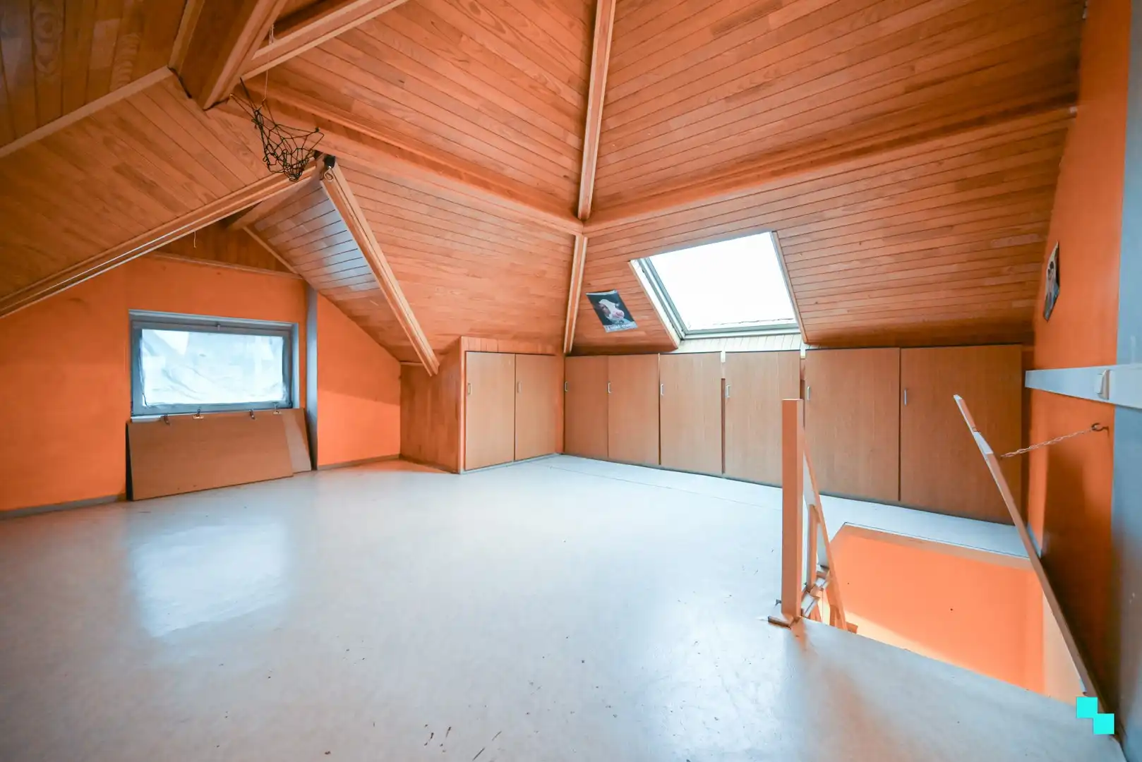 Halfopen bebouwing met garage nabij centrum Izegem foto 27