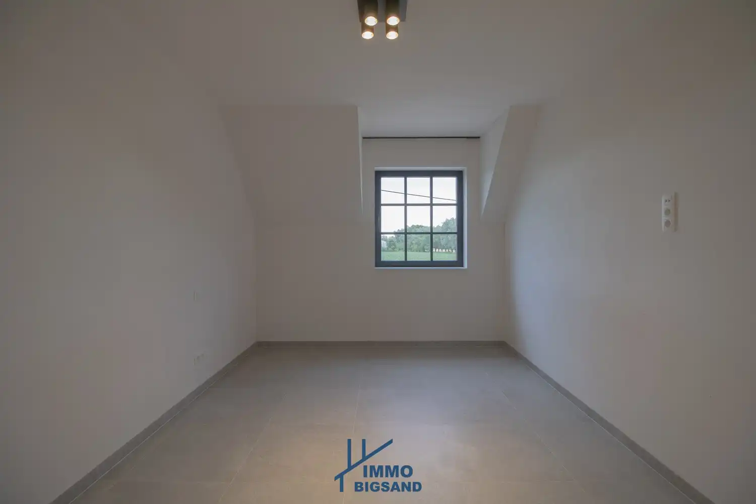 Nieuwbouwvilla te huur met ruime tuin, garage en 4 slaapkamers foto 12