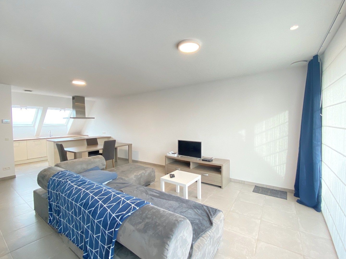VOLLEDIG INSTAPKLAAR APPARTEMENT MET 2 SLAAPKAMERS EN TERRAS NABIJ CENTRUM TIELT foto 3