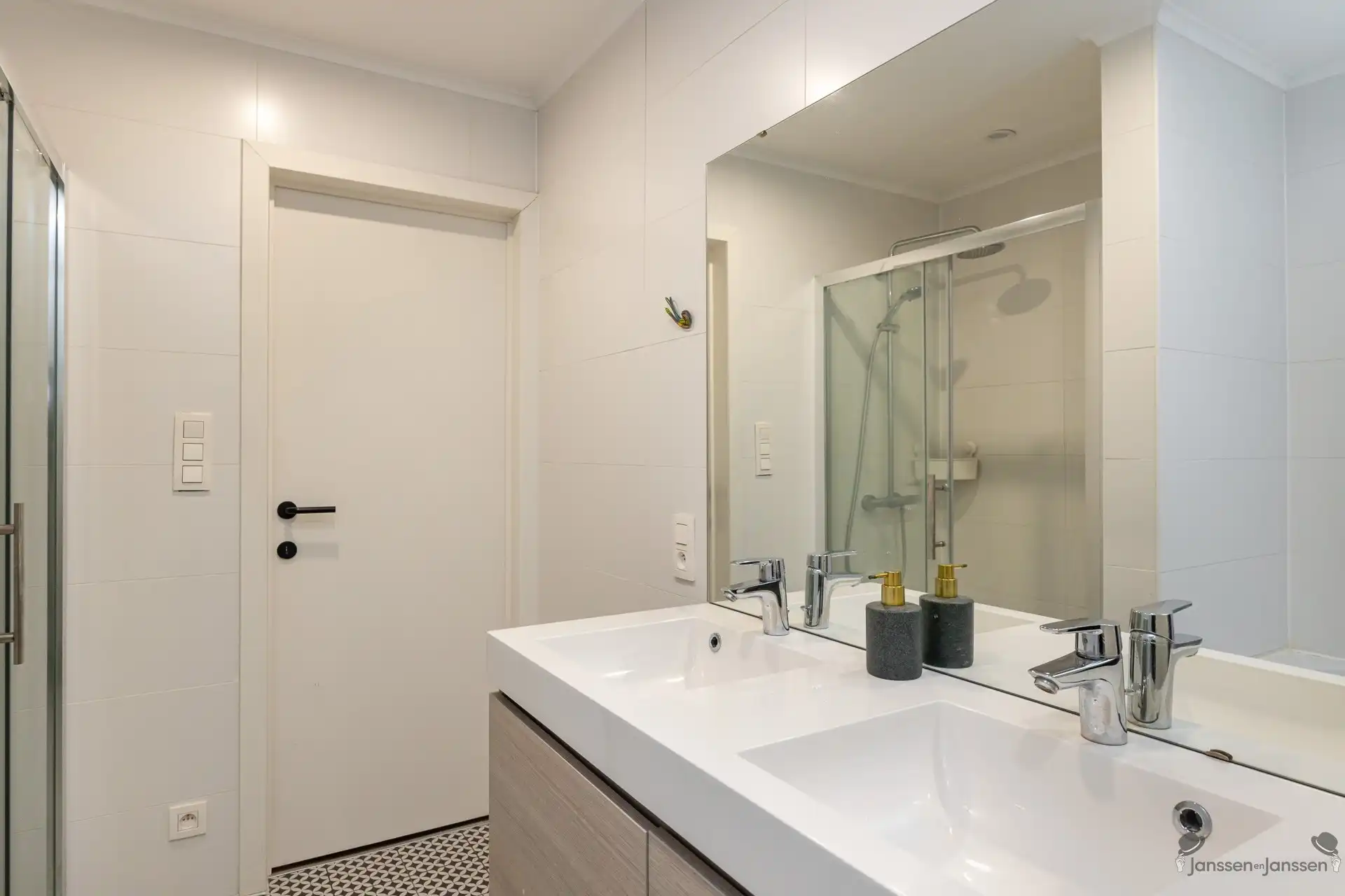 Sfeervolle, instapklare gezinswoning in rustige doodlopende straat met EPC B foto 12